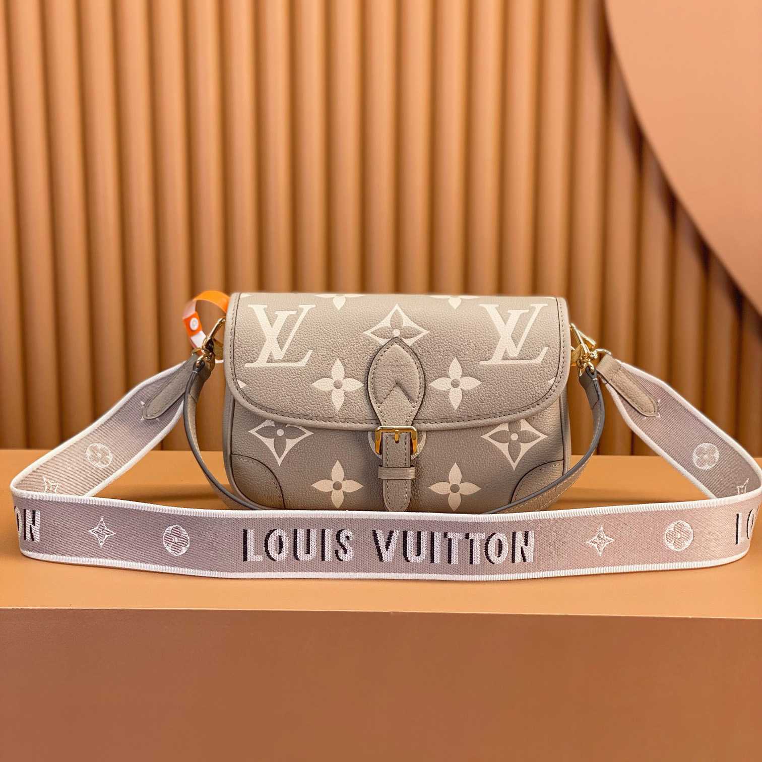 Louis Vuitton Diane (23 x 16 x 8.5cm)  M46583 - PerfectKickZ