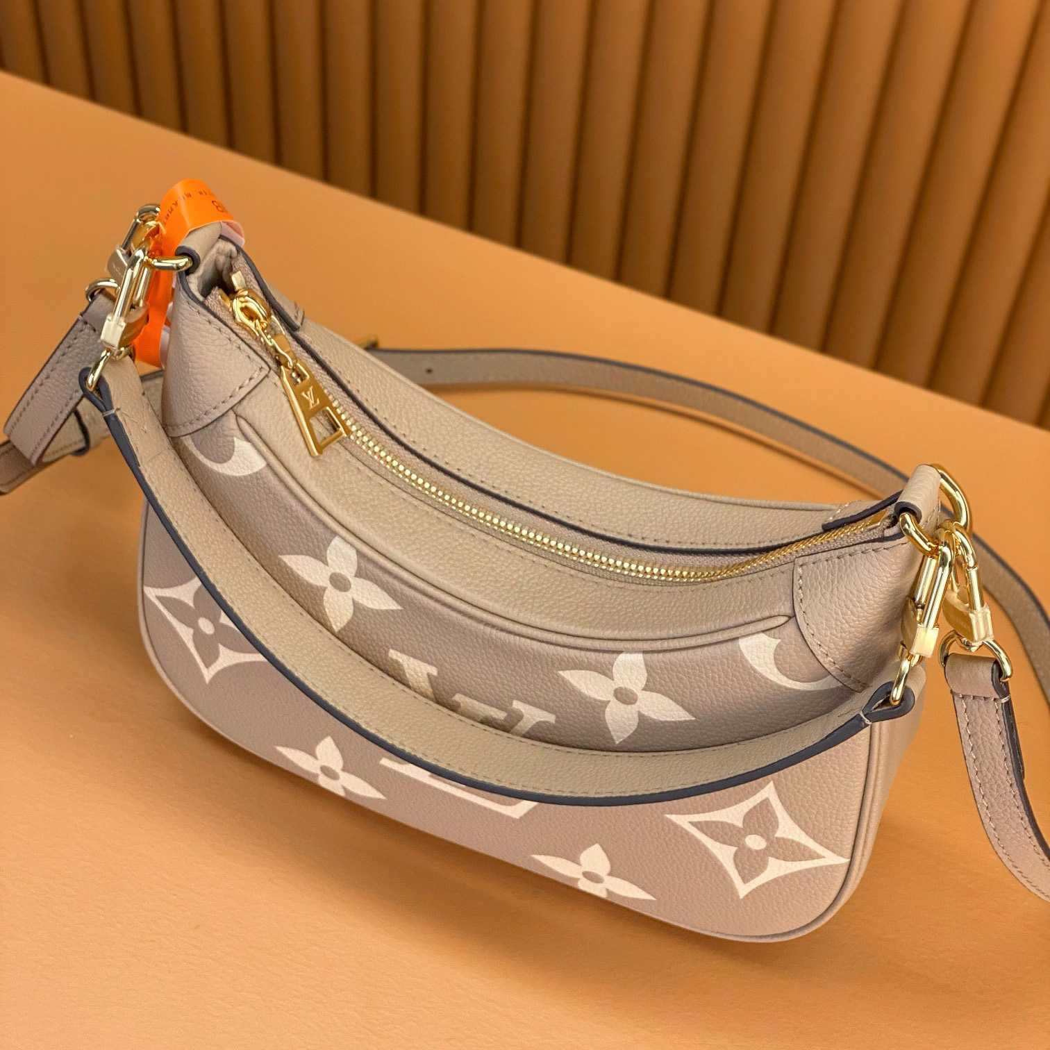 Louis Vuitton Bagatelle (24x18x7cm)      M46112 - PerfectKickZ