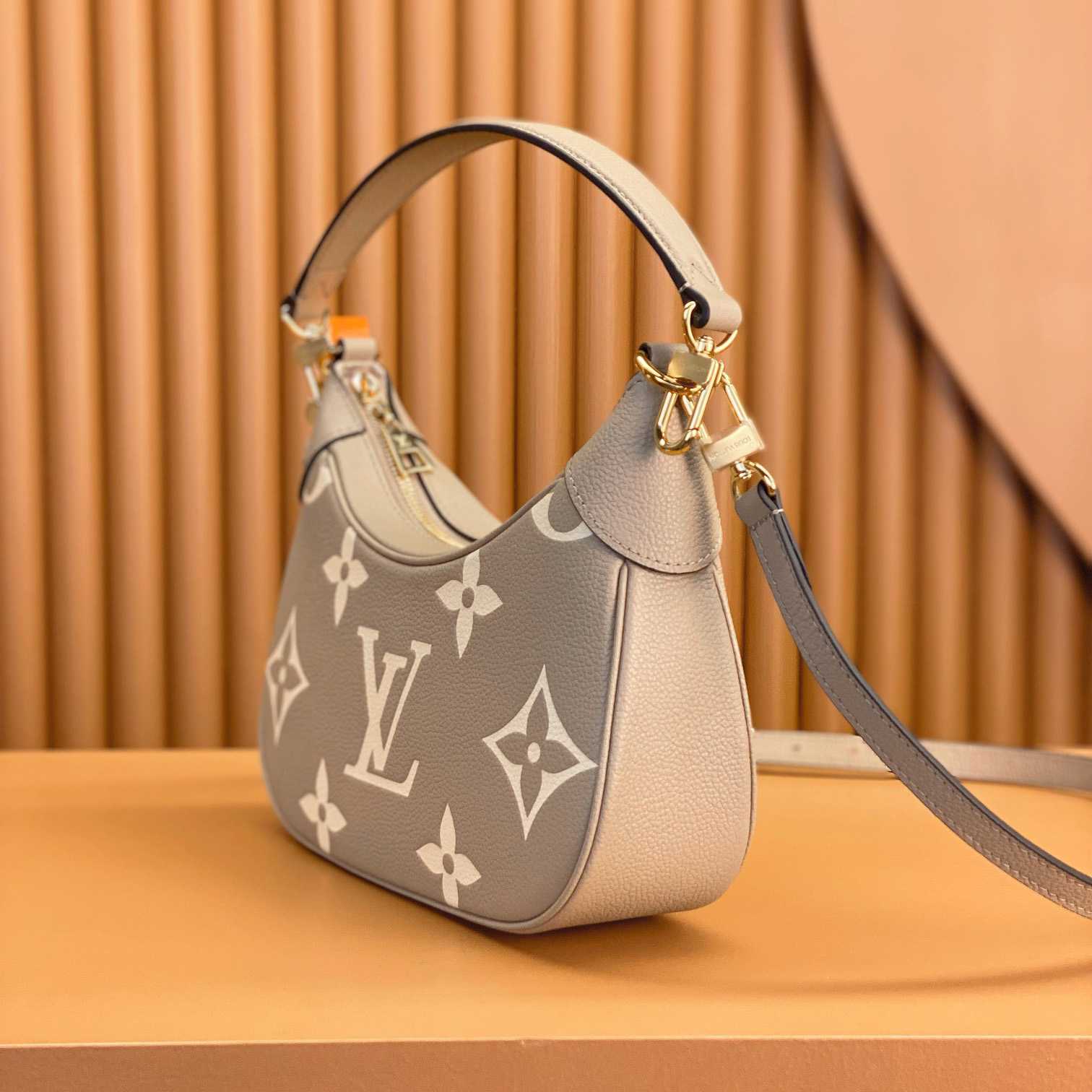 Louis Vuitton Bagatelle (24x18x7cm)      M46112 - PerfectKickZ
