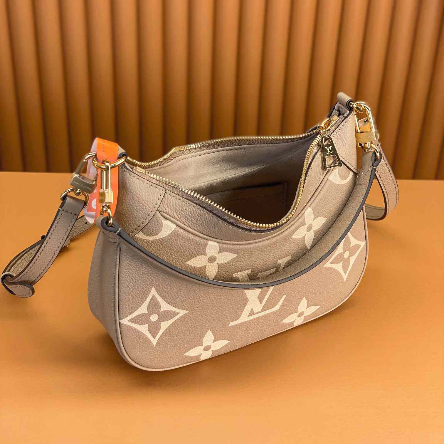 Louis Vuitton Bagatelle (24x18x7cm)      M46112 - PerfectKickZ