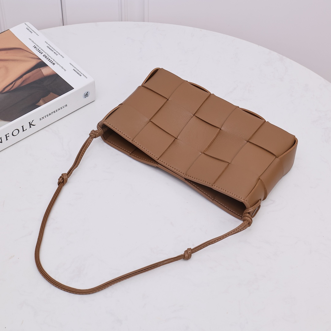 Bottega Veneta Cassette Pouch On Strap - PerfectKickZ