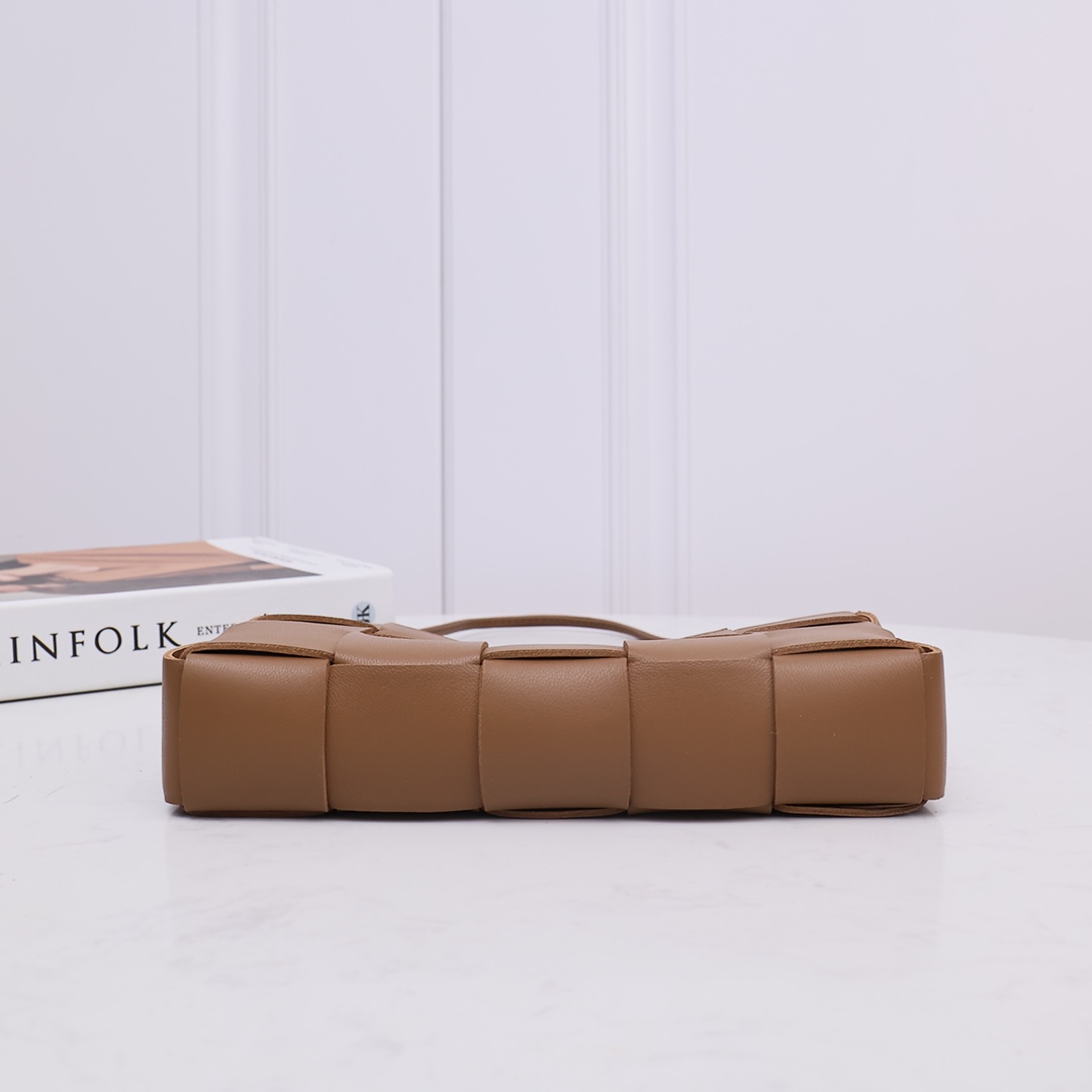 Bottega Veneta Cassette Pouch On Strap - PerfectKickZ