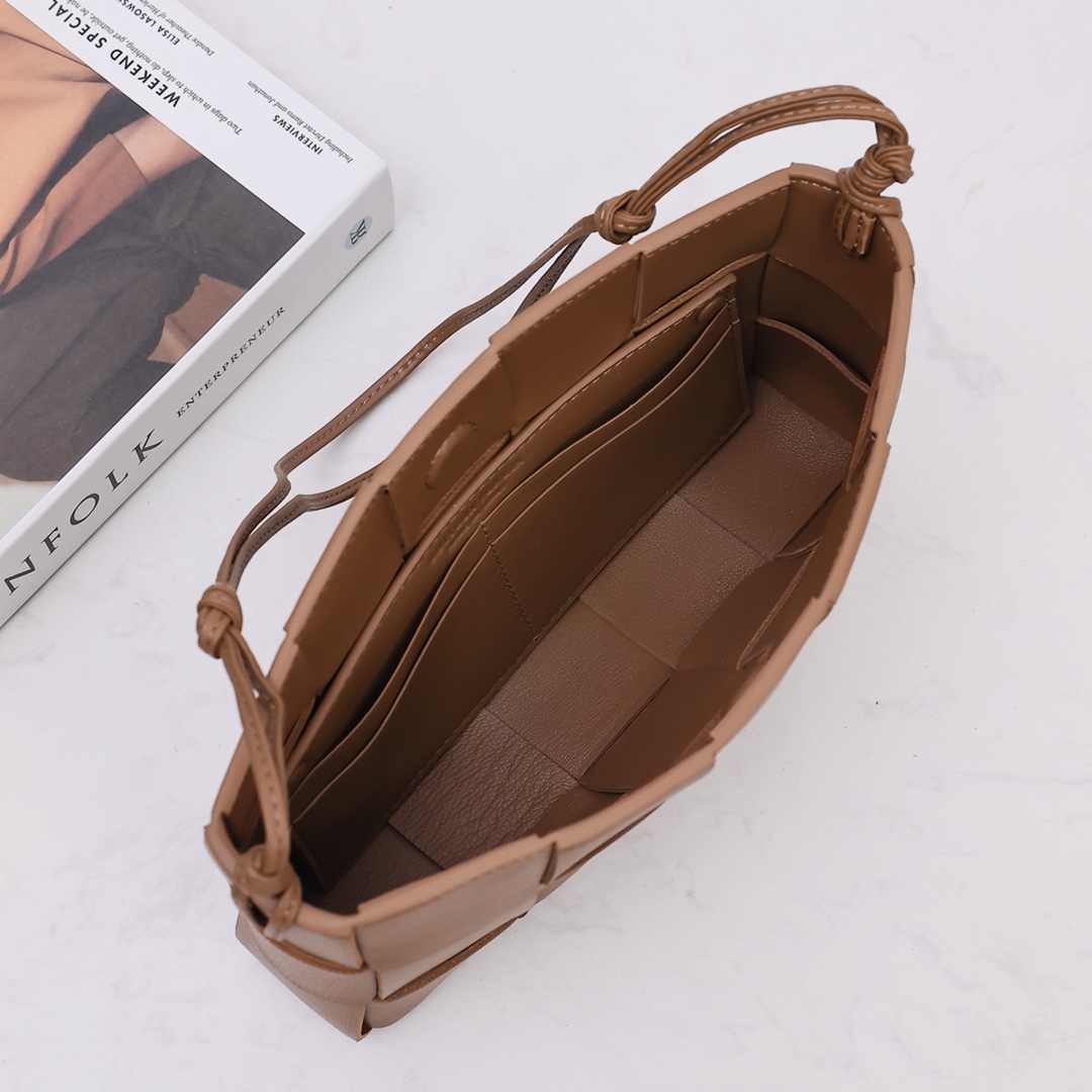 Bottega Veneta Cassette Pouch On Strap - PerfectKickZ