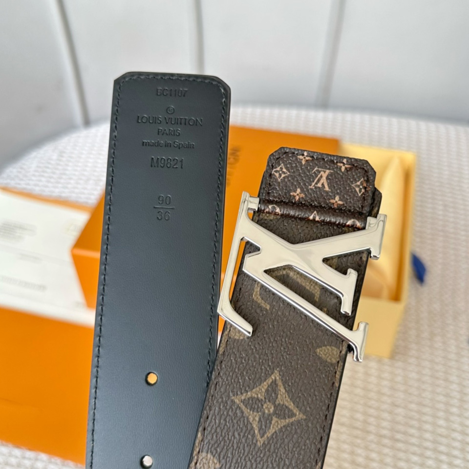 Louis Vuitton LV Tag 40MM Reversible Belt     M0686Q - PerfectKickZ