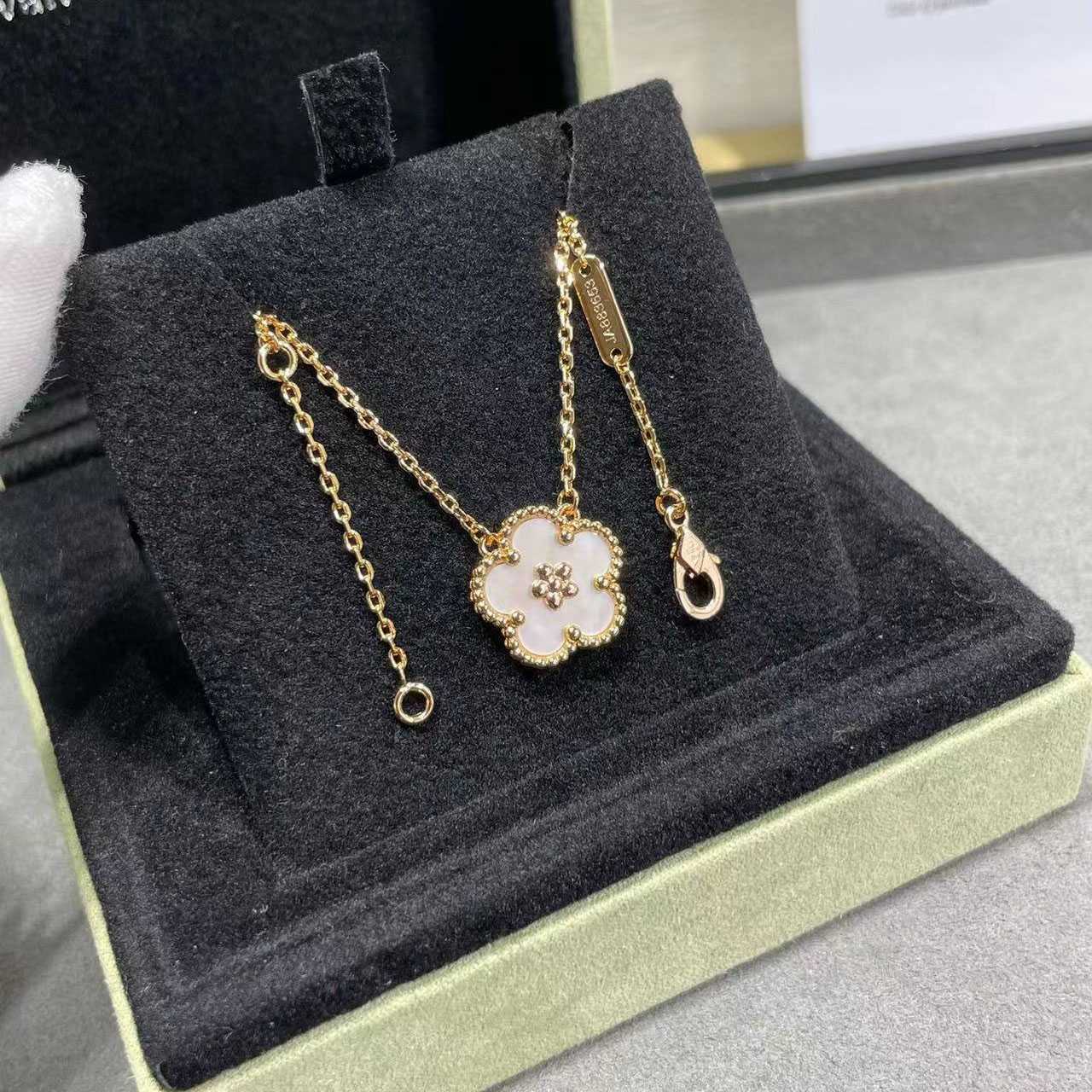 Van Cleef & Arpels Necklace - PerfectKickZ