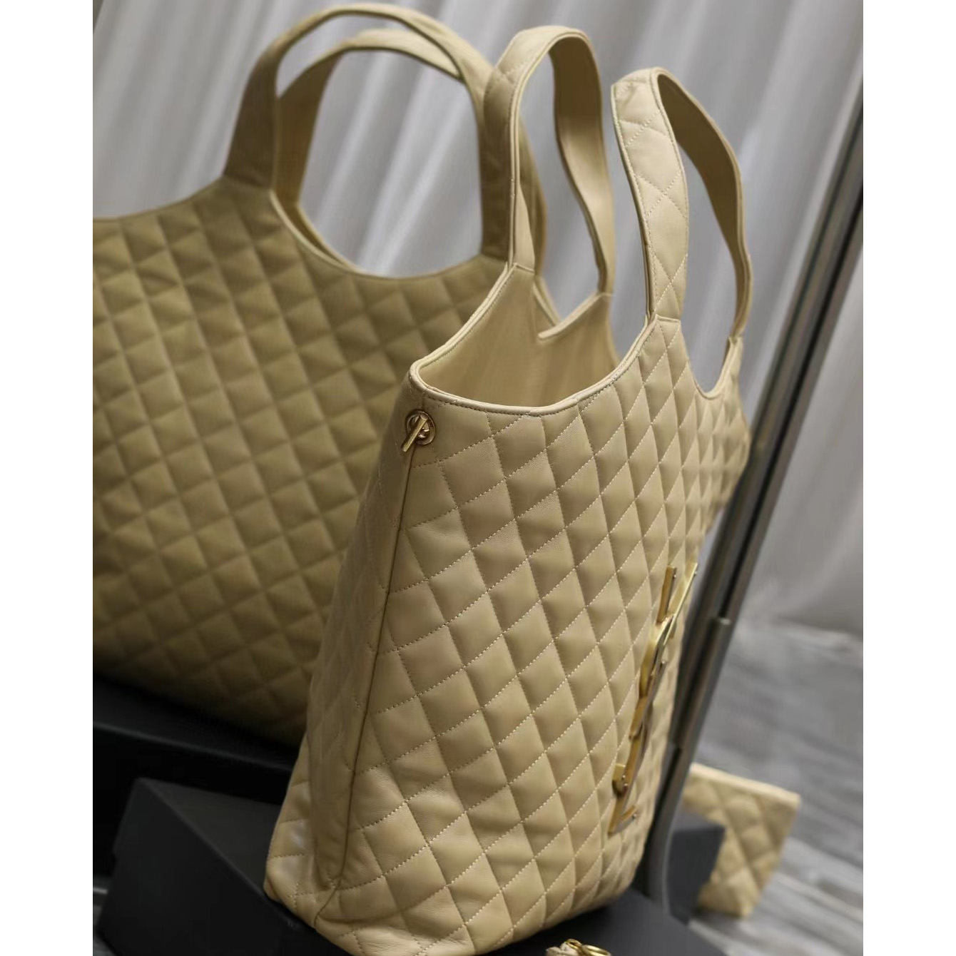 Saint Laurent Icare Extra large Embellished Quilted Leather Tote (58-34-8cm) - 