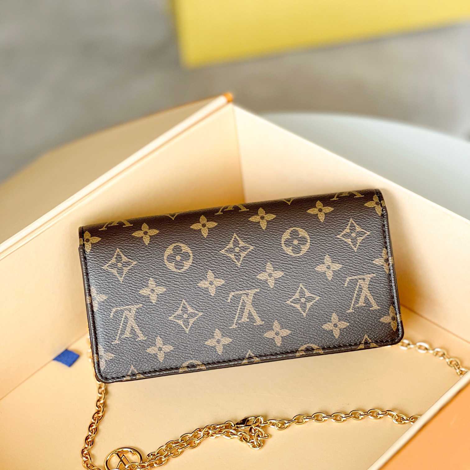 Louis Vuitton Wallet On Chain Lily (20.7 x 10.2 x 3.5cm)   M82509 - PerfectKickZ