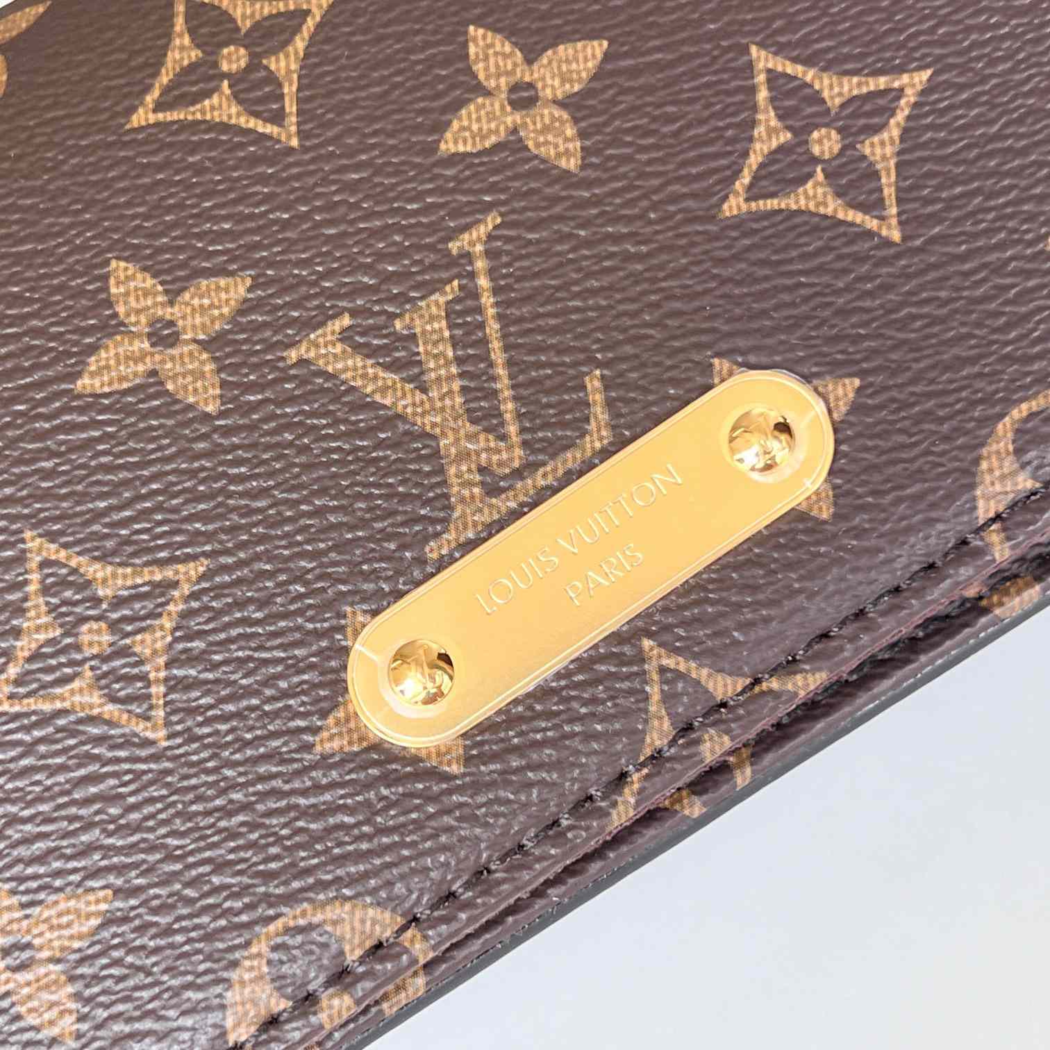 Louis Vuitton Wallet On Chain Lily (20.7 x 10.2 x 3.5cm)   M82509 - PerfectKickZ