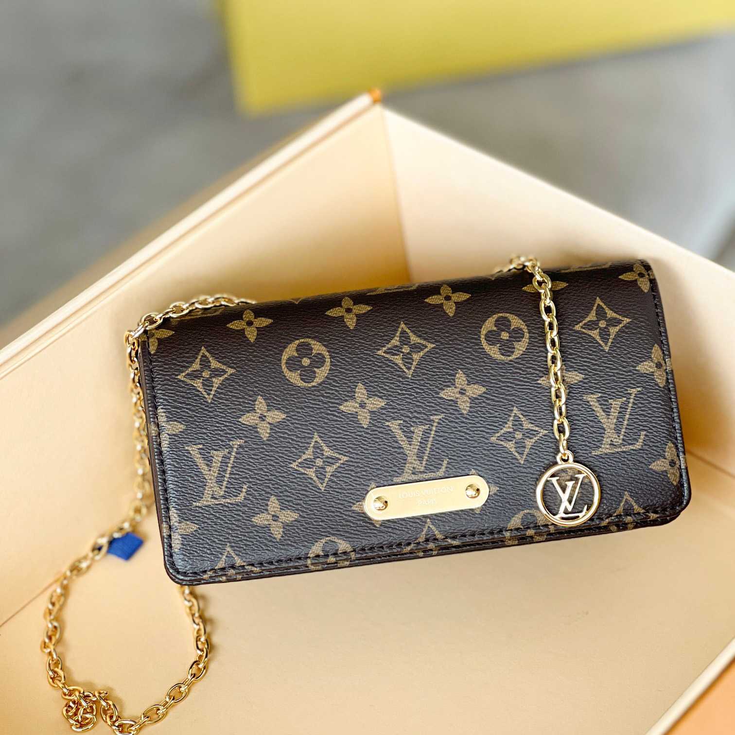 Louis Vuitton Wallet On Chain Lily (20.7 x 10.2 x 3.5cm)   M82509 - PerfectKickZ