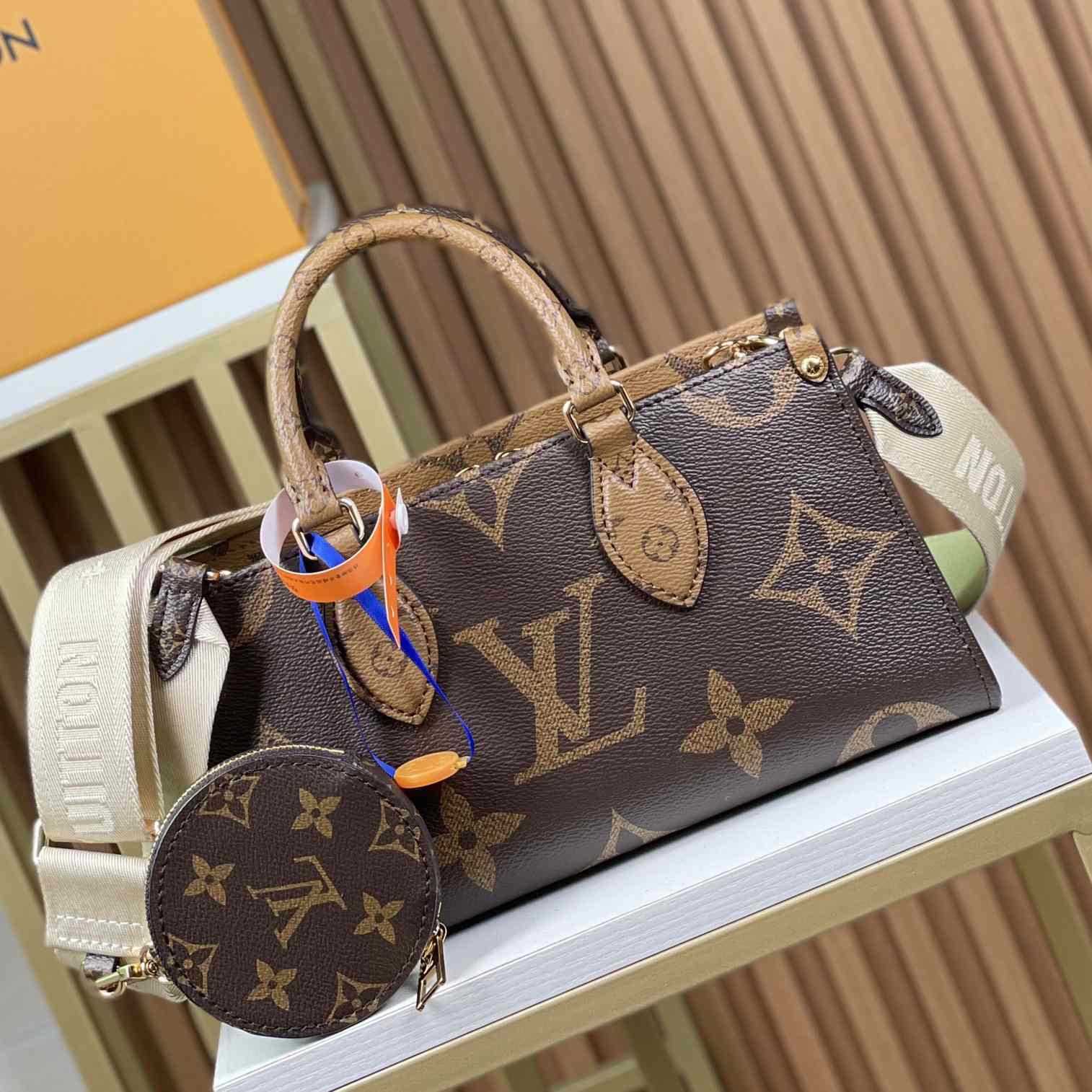Louis Vuitton OnTheGo East West    M46653 - PerfectKickZ