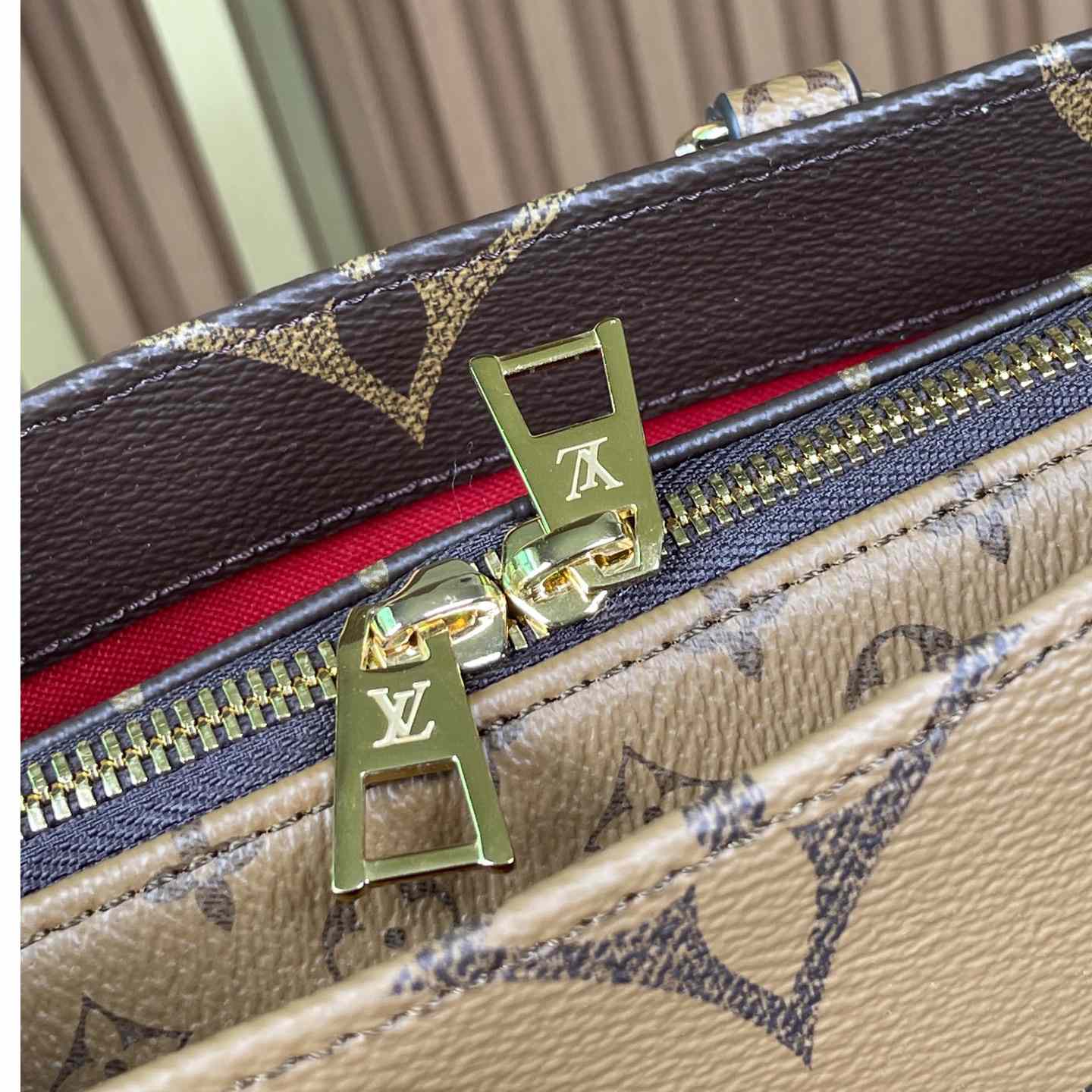 Louis Vuitton OnTheGo East West    M46653 - 