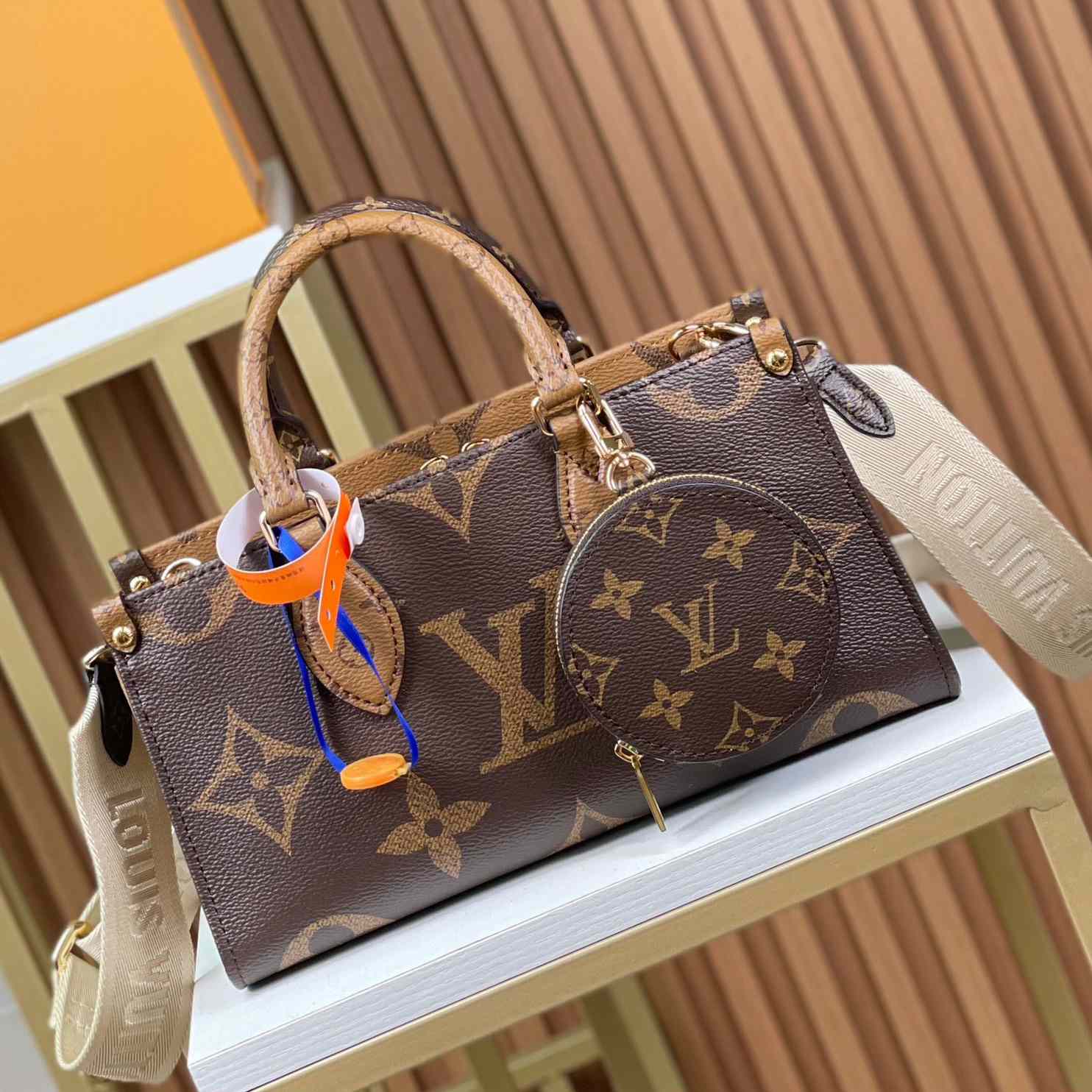 Louis Vuitton OnTheGo East West    M46653 - 