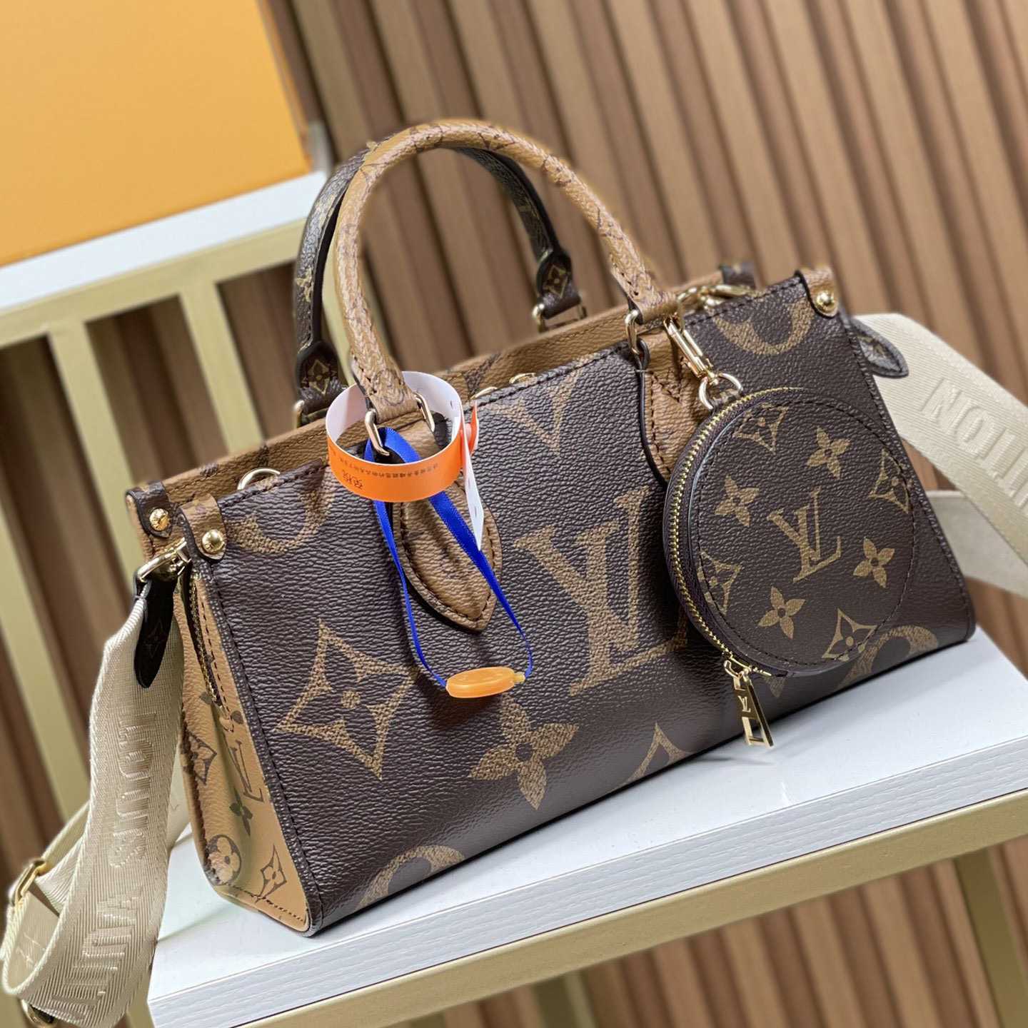 Louis Vuitton OnTheGo East West    M46653 - 