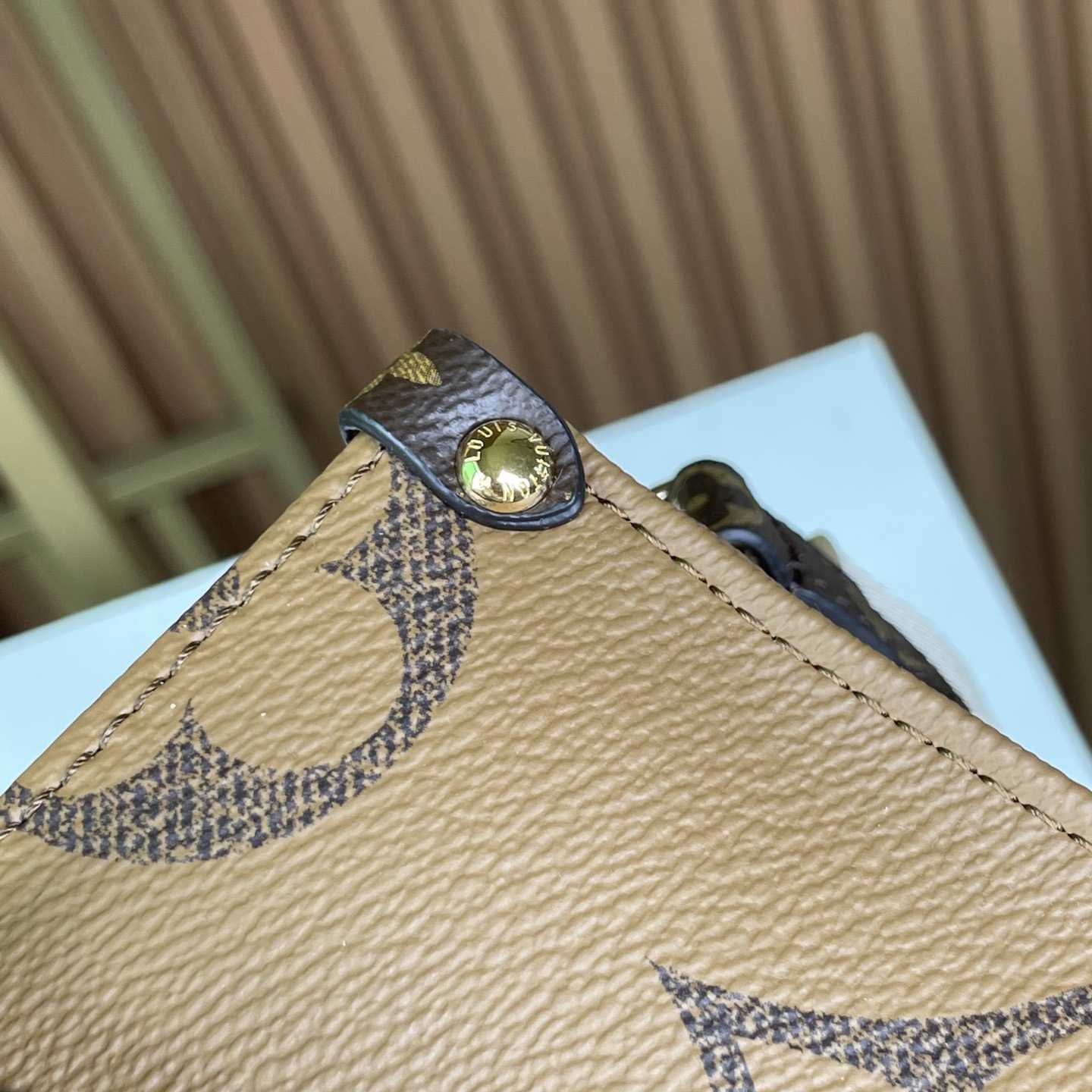 Louis Vuitton OnTheGo East West    M46653 - 