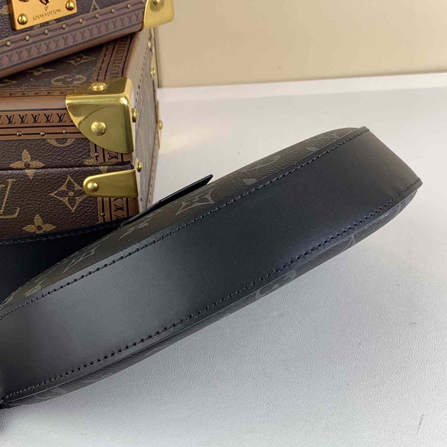 Louis Vuitton LV Moon Crossbody (24.5 x 16 x4.5cm)  M23835 - PerfectKickZ