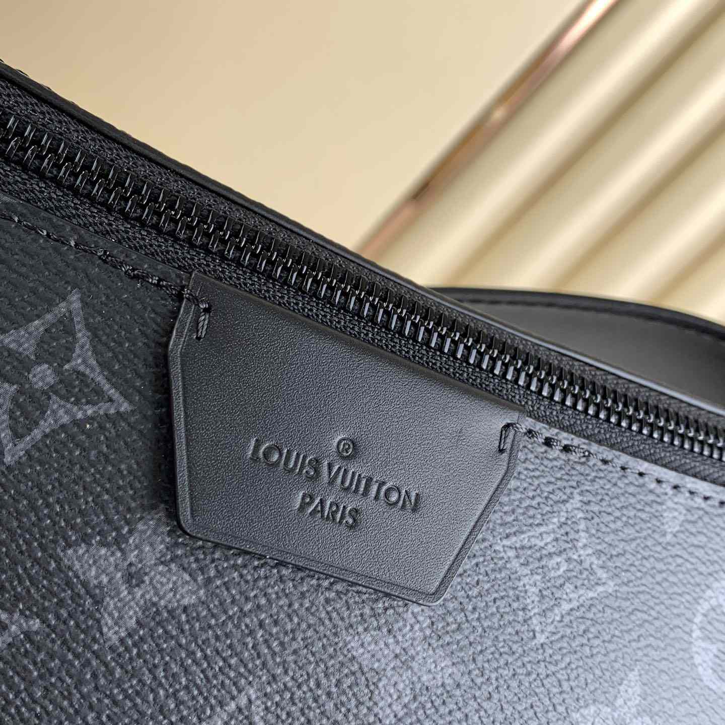 Louis Vuitton LV Moon Crossbody (24.5 x 16 x4.5cm)  M23835 - PerfectKickZ