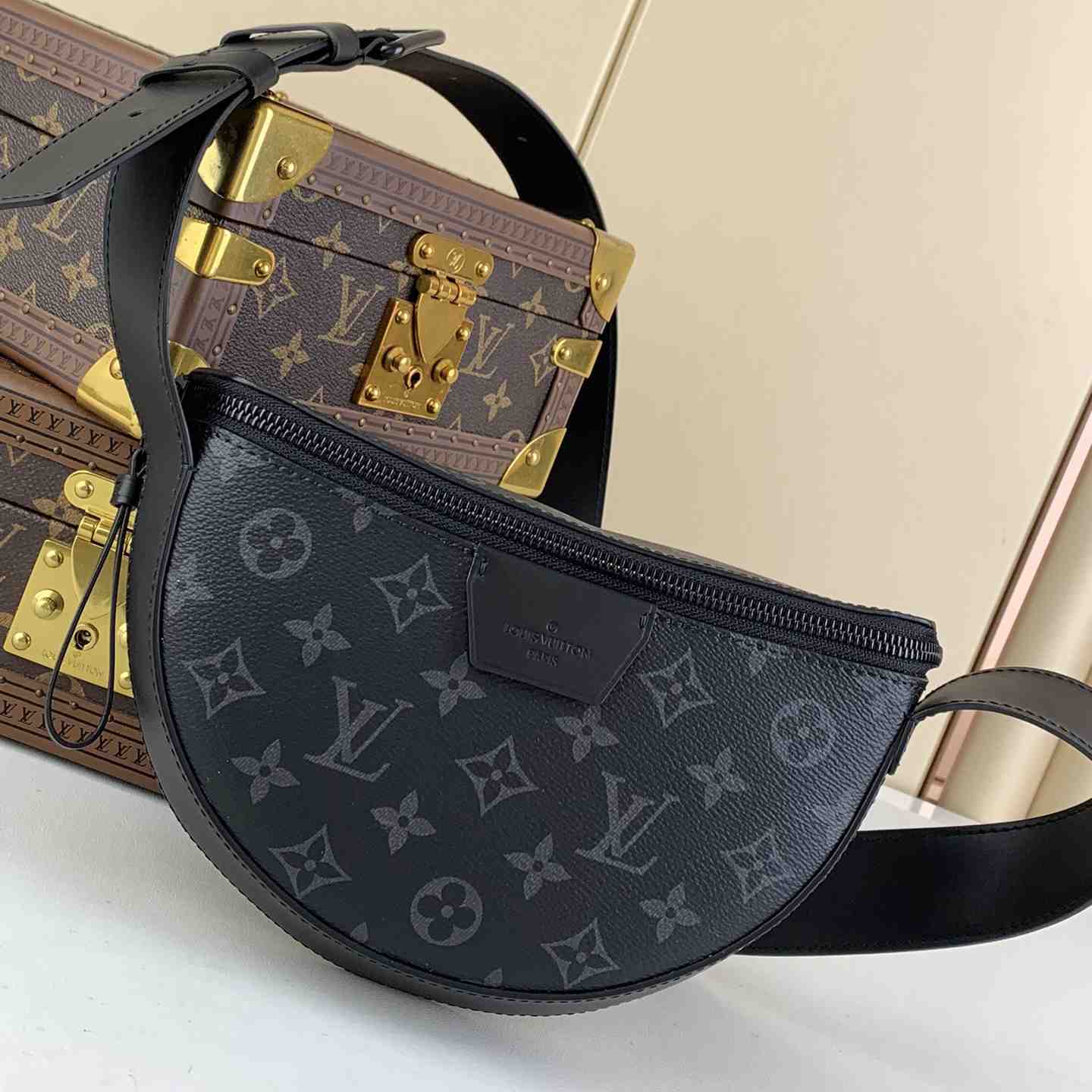 Louis Vuitton LV Moon Crossbody (24.5 x 16 x4.5cm)  M23835 - PerfectKickZ
