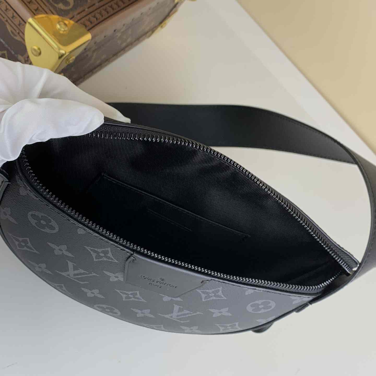 Louis Vuitton LV Moon Crossbody (24.5 x 16 x4.5cm)  M23835 - PerfectKickZ