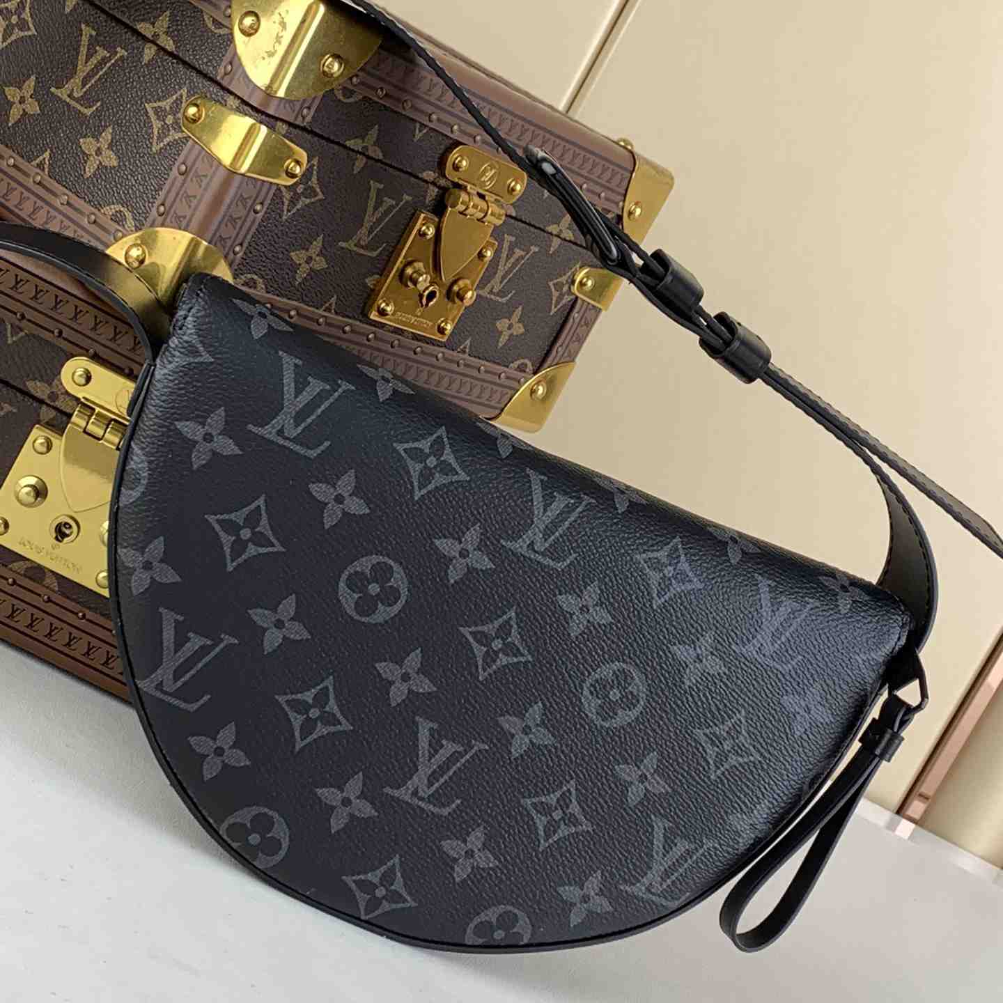 Louis Vuitton LV Moon Crossbody (24.5 x 16 x4.5cm)  M23835 - PerfectKickZ