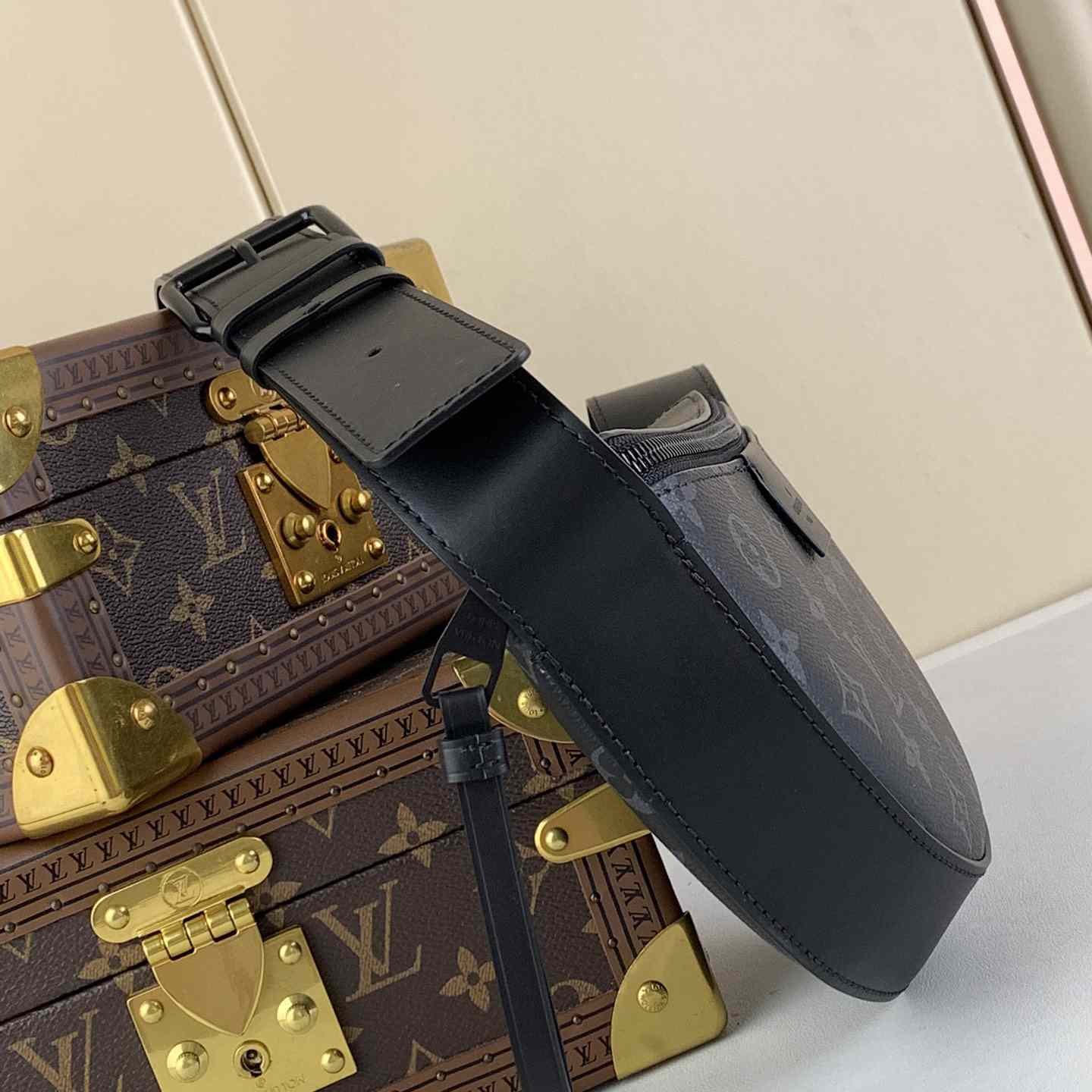 Louis Vuitton LV Moon Crossbody (24.5 x 16 x4.5cm)  M23835 - PerfectKickZ