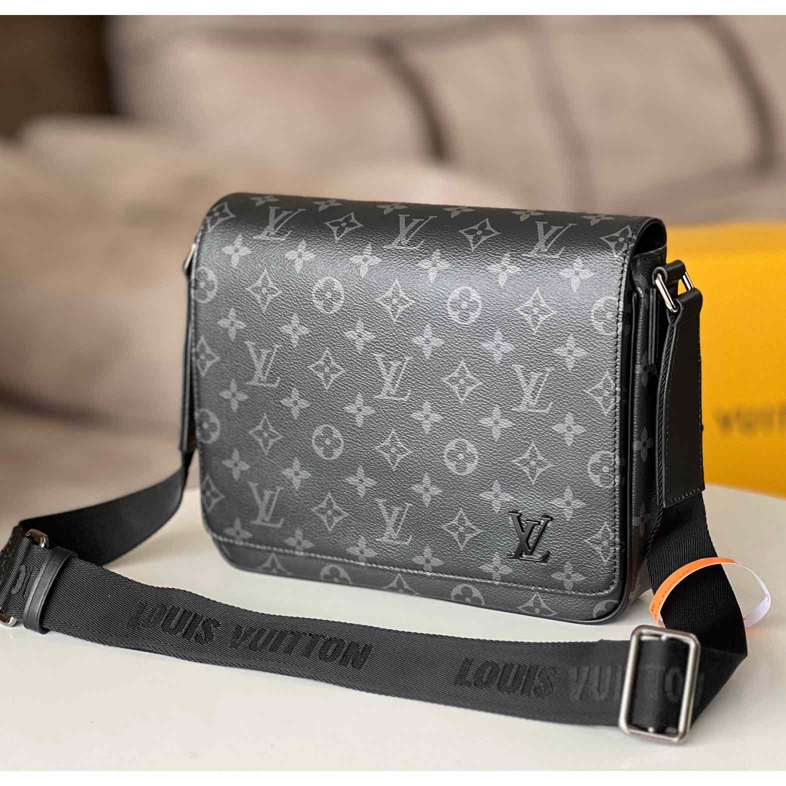 Louis Vuitton District PM (26 x 20 x 7cm)   M46255 - PerfectKickZ