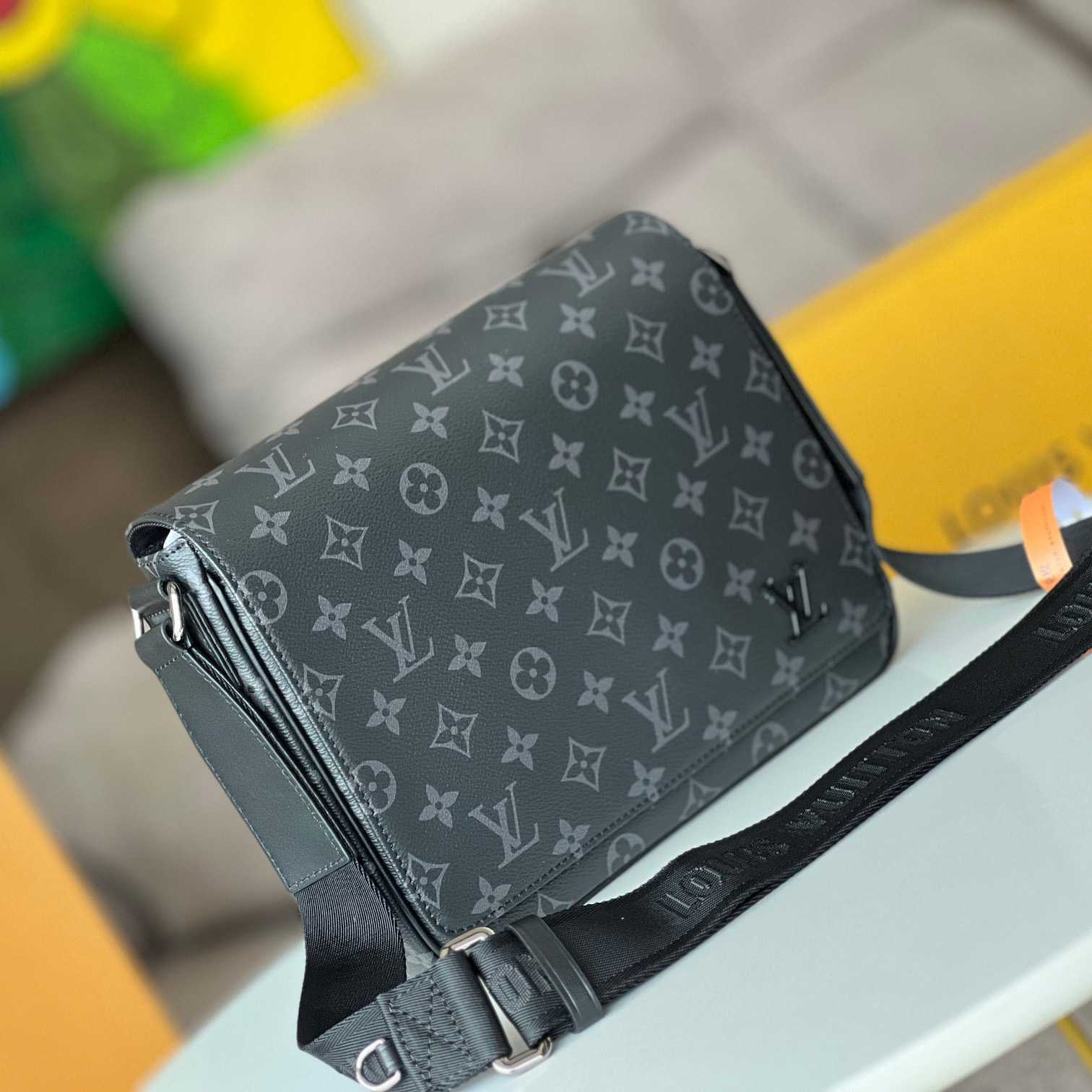 Louis Vuitton District PM (26 x 20 x 7cm)   M46255 - PerfectKickZ