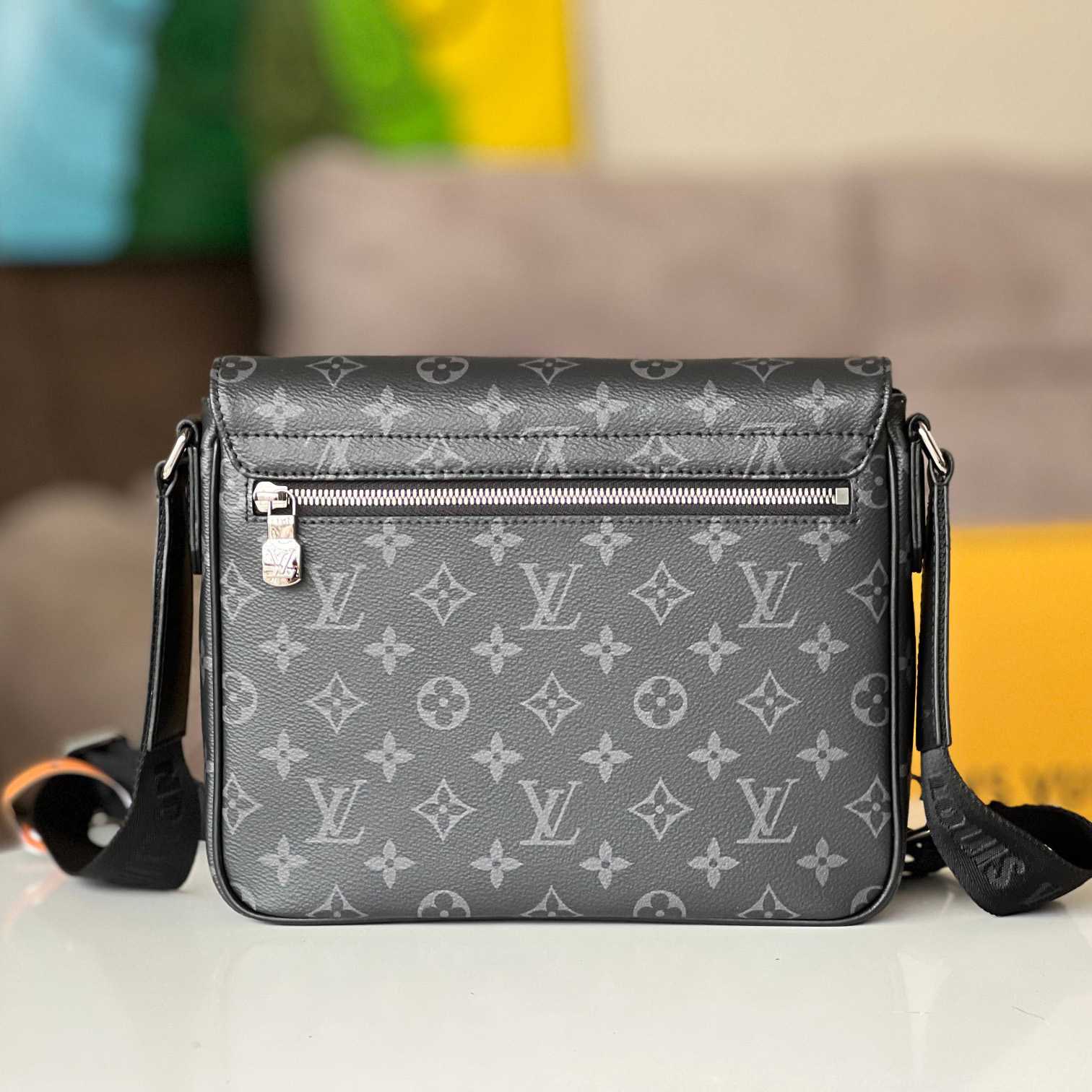 Louis Vuitton District PM (26 x 20 x 7cm)   M46255 - PerfectKickZ