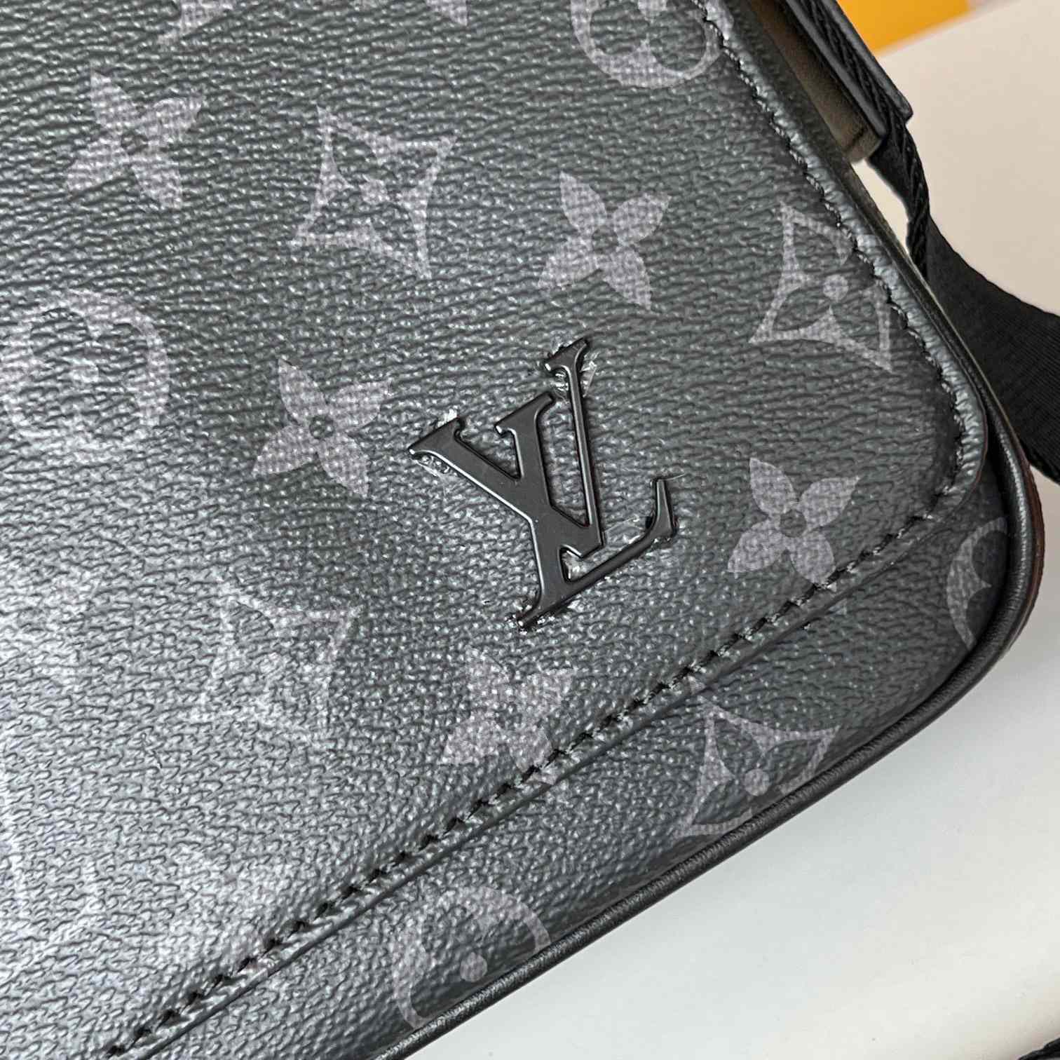 Louis Vuitton District PM (26 x 20 x 7cm)   M46255 - PerfectKickZ