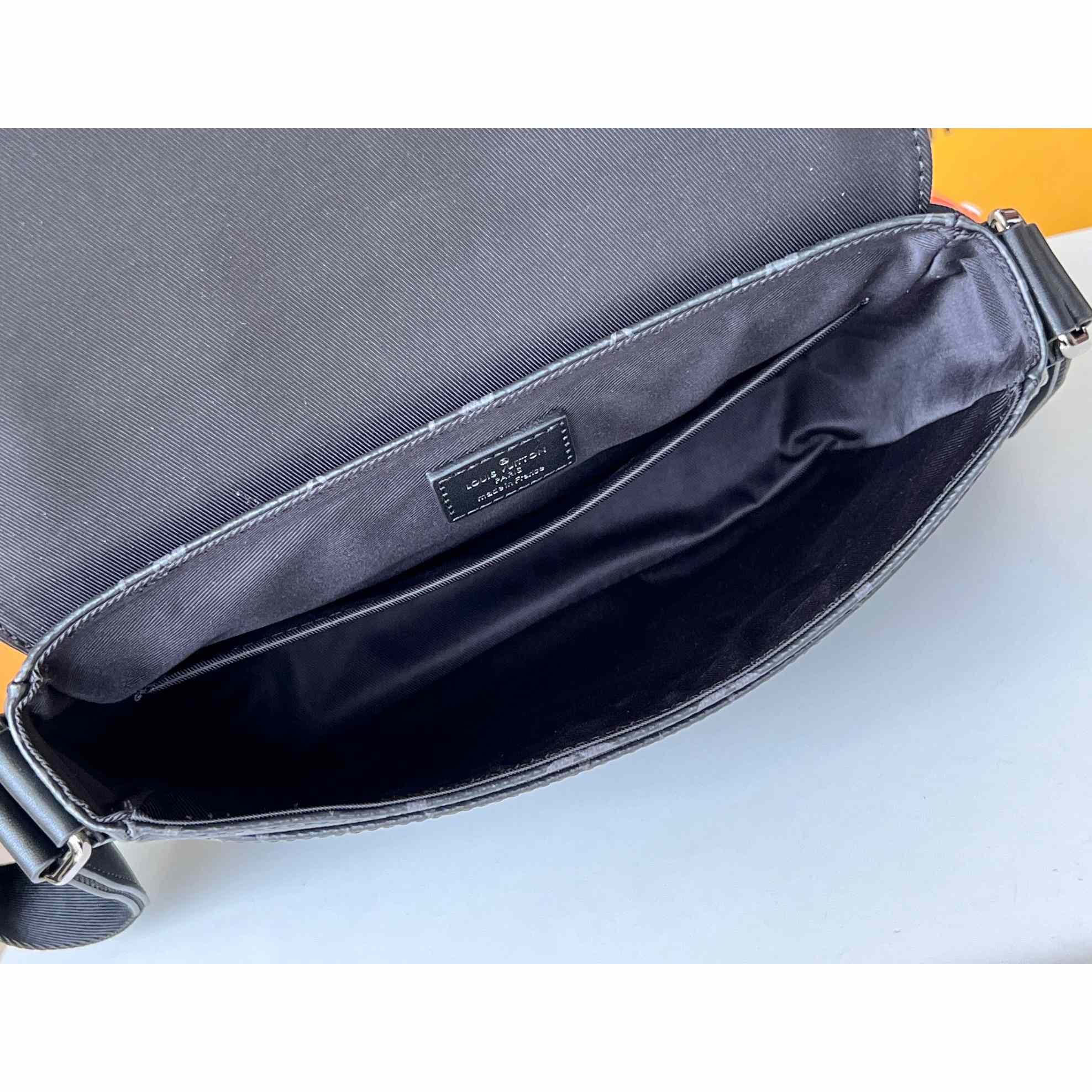 Louis Vuitton District PM (26 x 20 x 7cm)   M46255 - PerfectKickZ