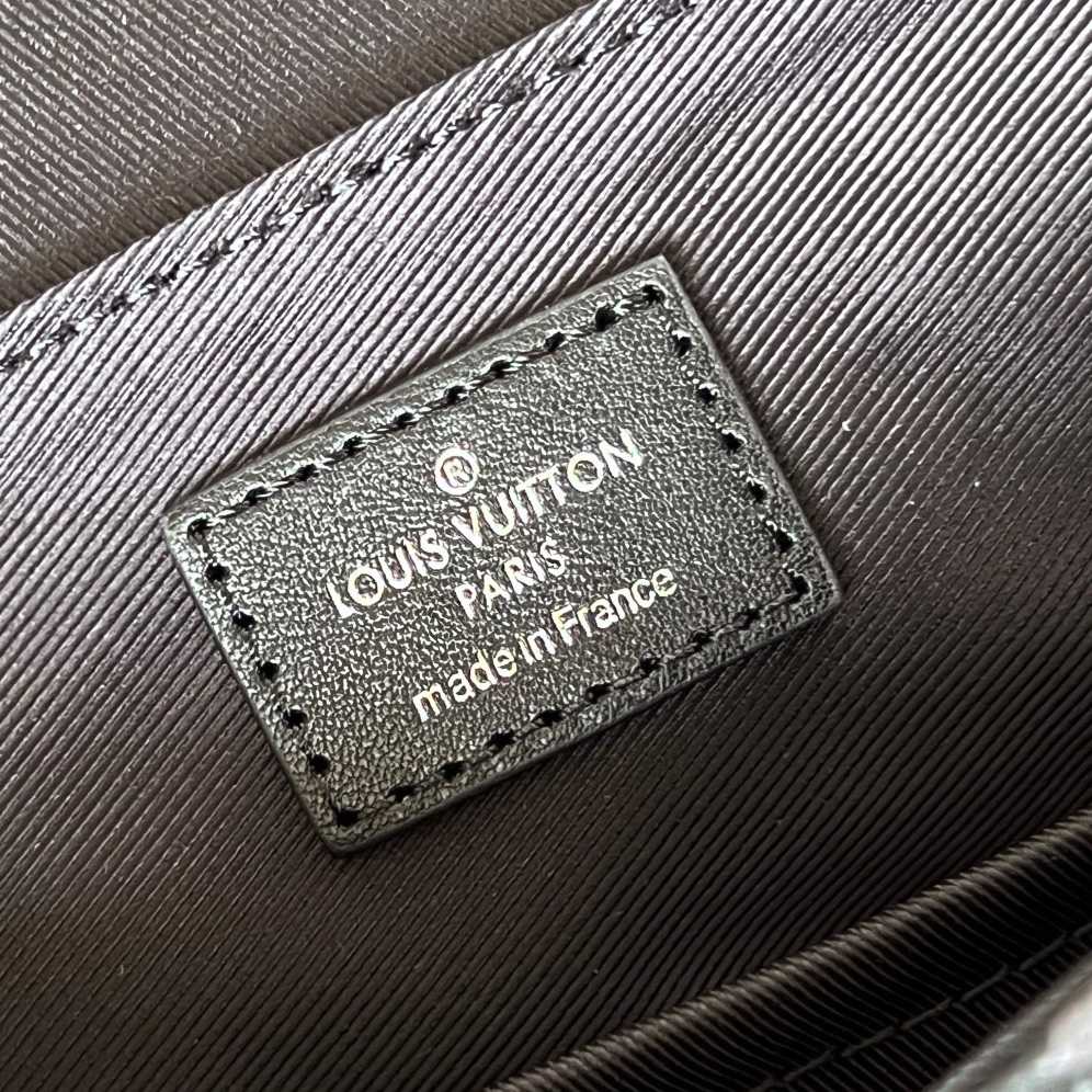 Louis Vuitton District PM (26 x 20 x 7cm)   M46255 - PerfectKickZ