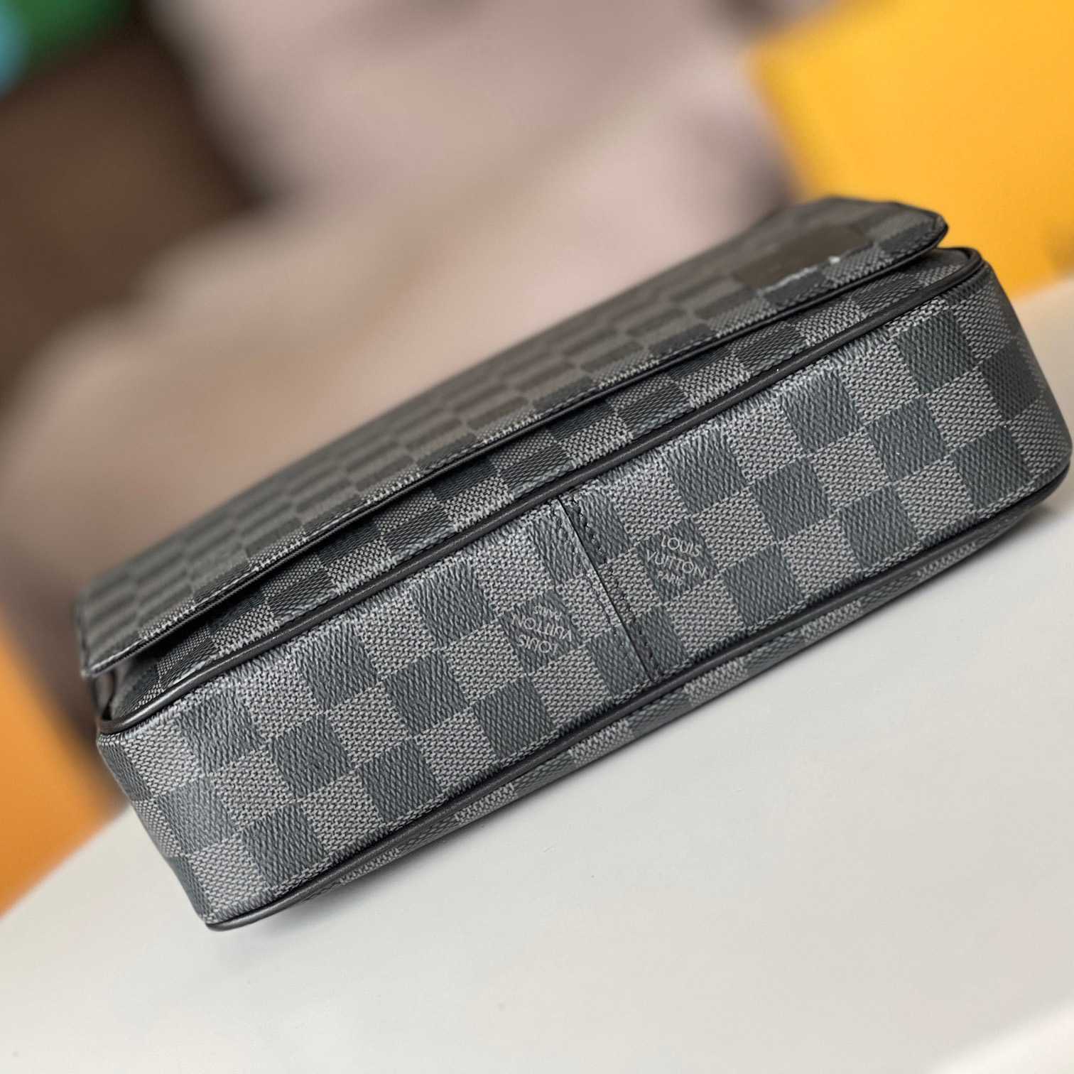 Louis Vuitton District PM (26 x 20 x 7cm)   N42710 - PerfectKickZ