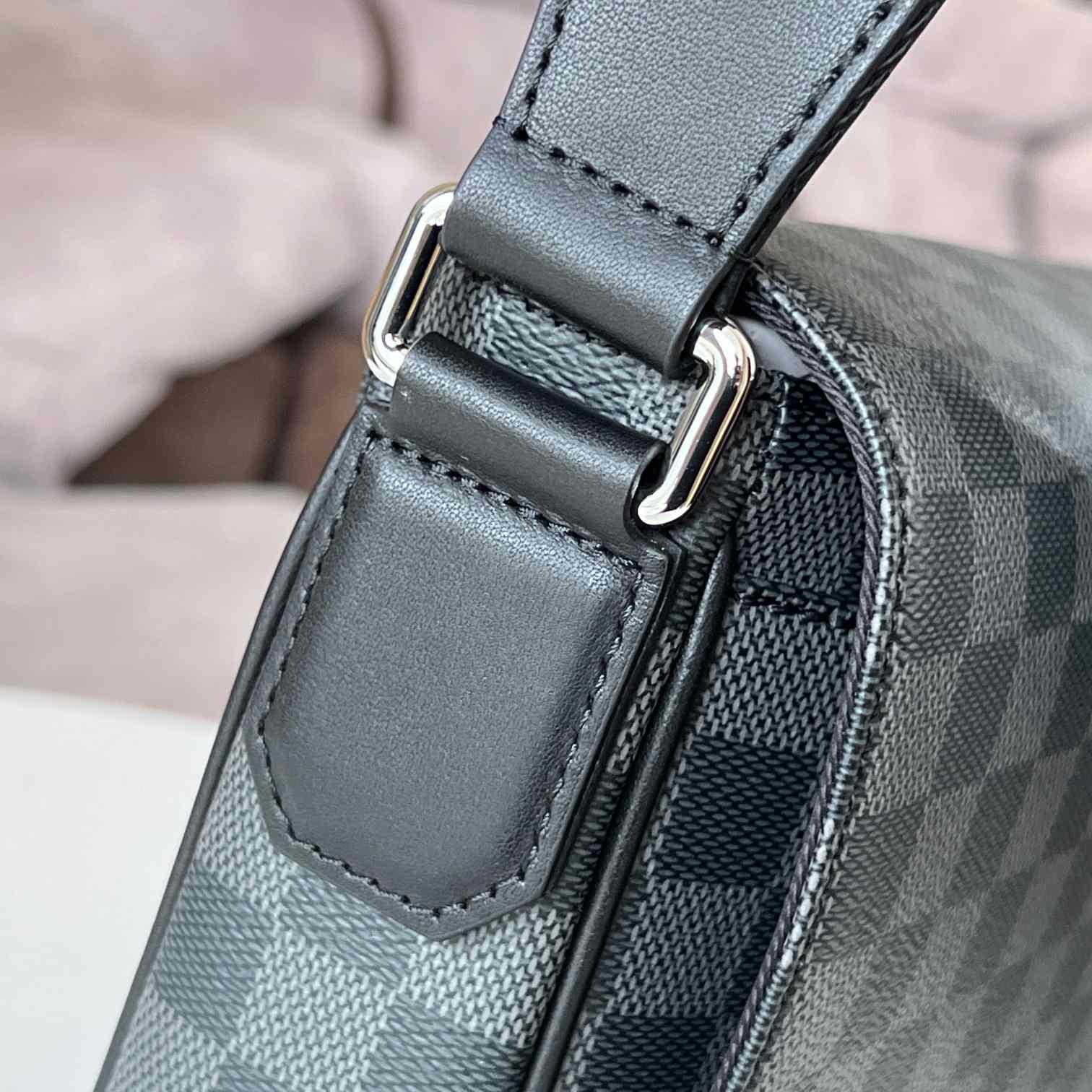 Louis Vuitton District PM (26 x 20 x 7cm)   N42710 - PerfectKickZ