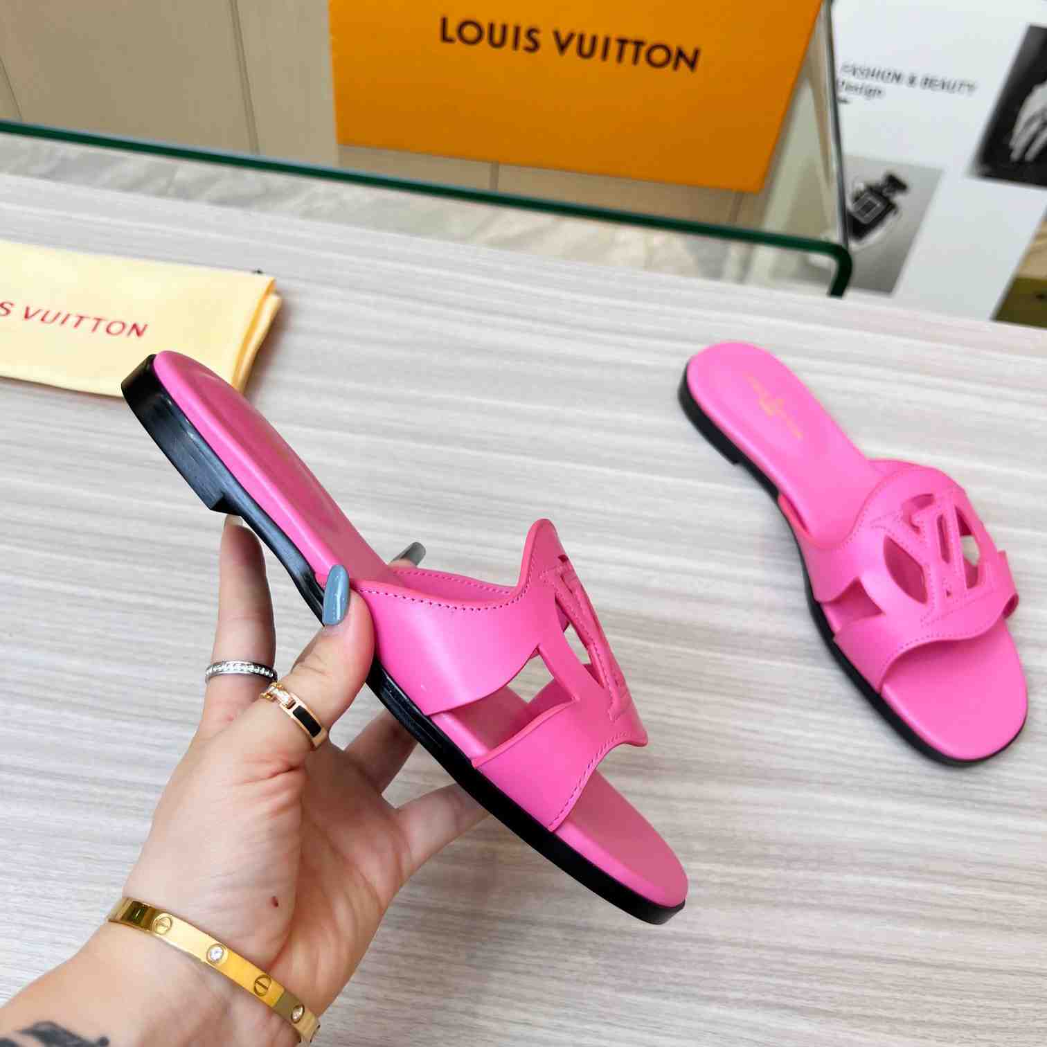 Louis Vuitton LV Isola Flat Mule   1ABP3Y - 