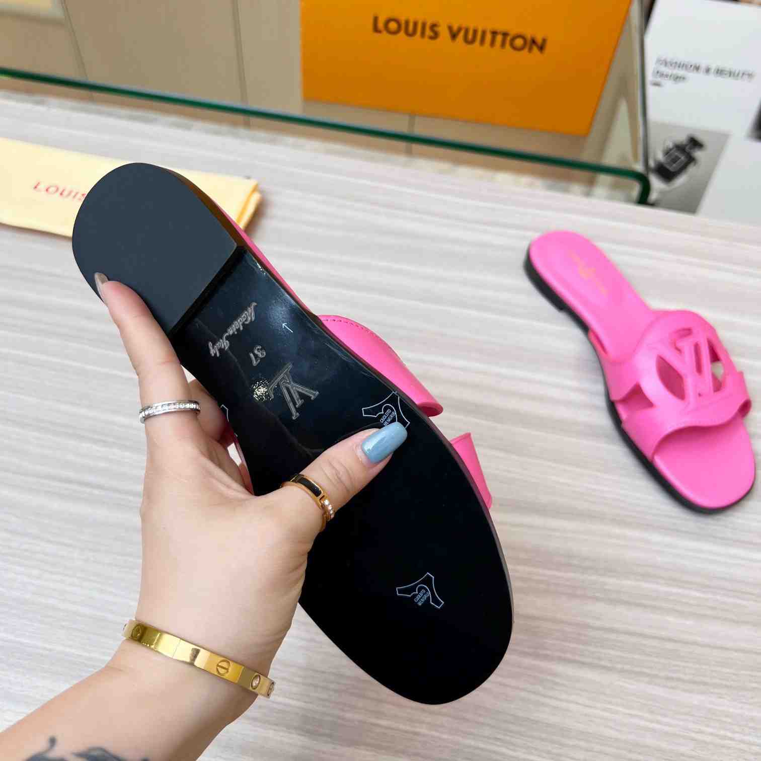 Louis Vuitton LV Isola Flat Mule   1ABP3Y - 