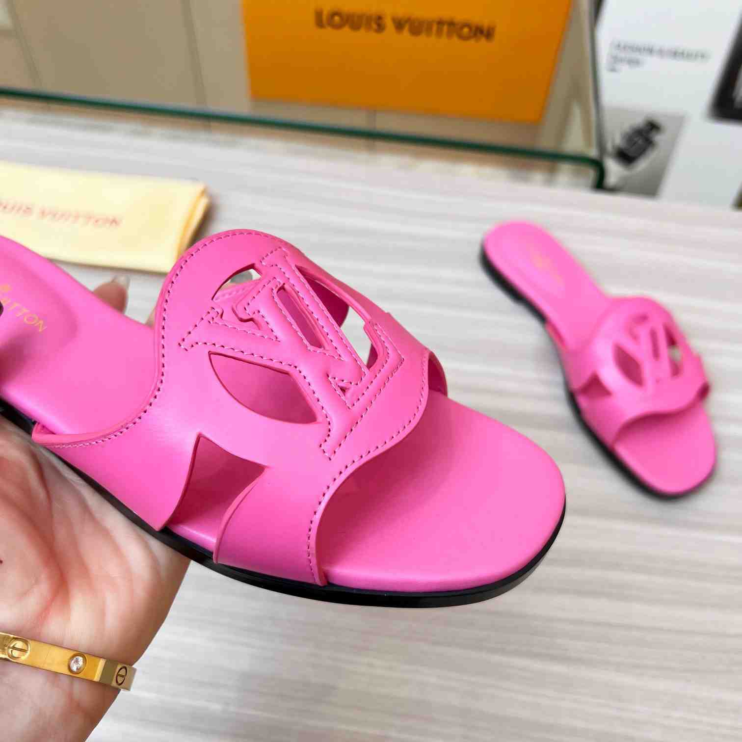 Louis Vuitton LV Isola Flat Mule   1ABP3Y - 