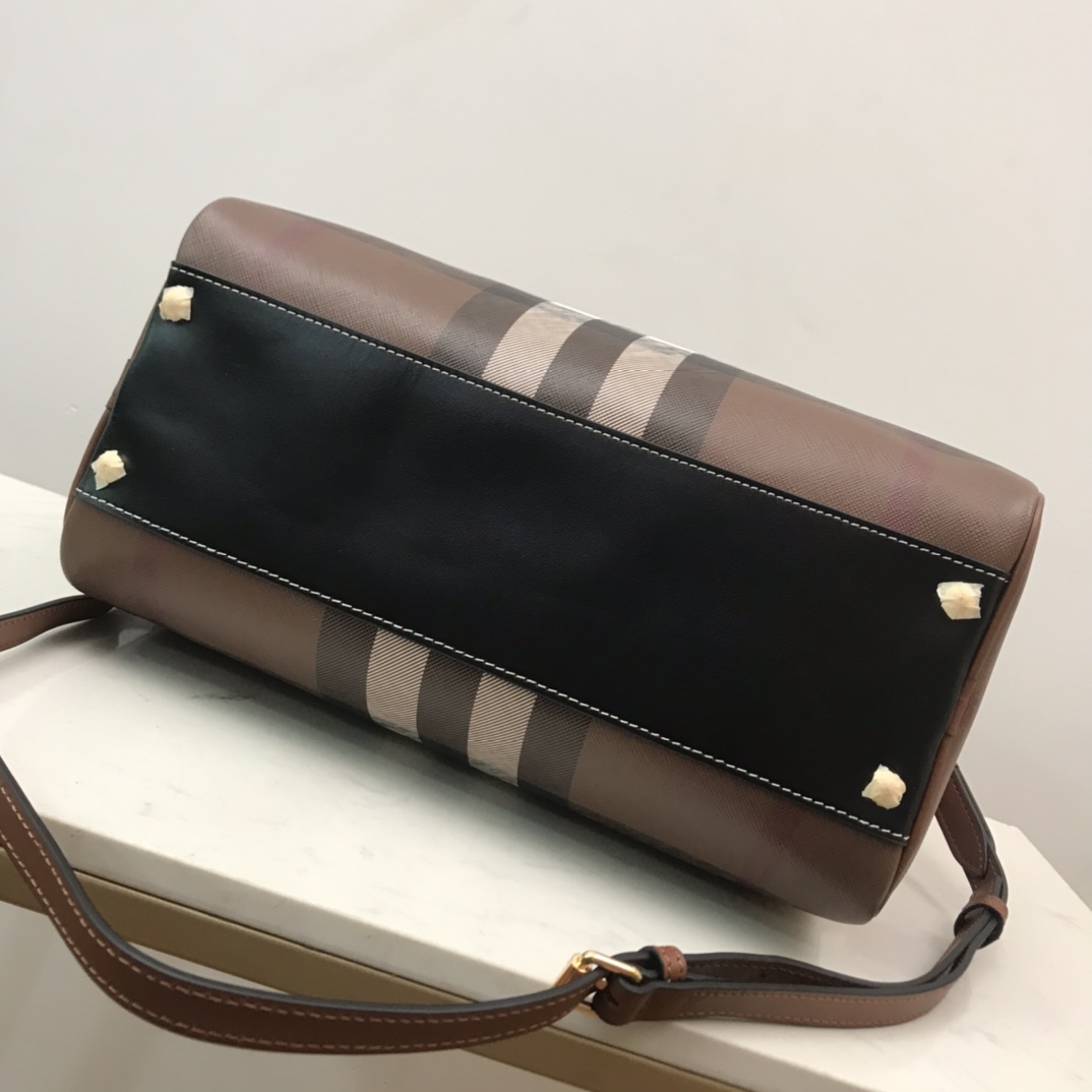 Burberry Medium Check-pattern Leather Bowling Bag (30 x 15 x 21cm) - PerfectKickZ
