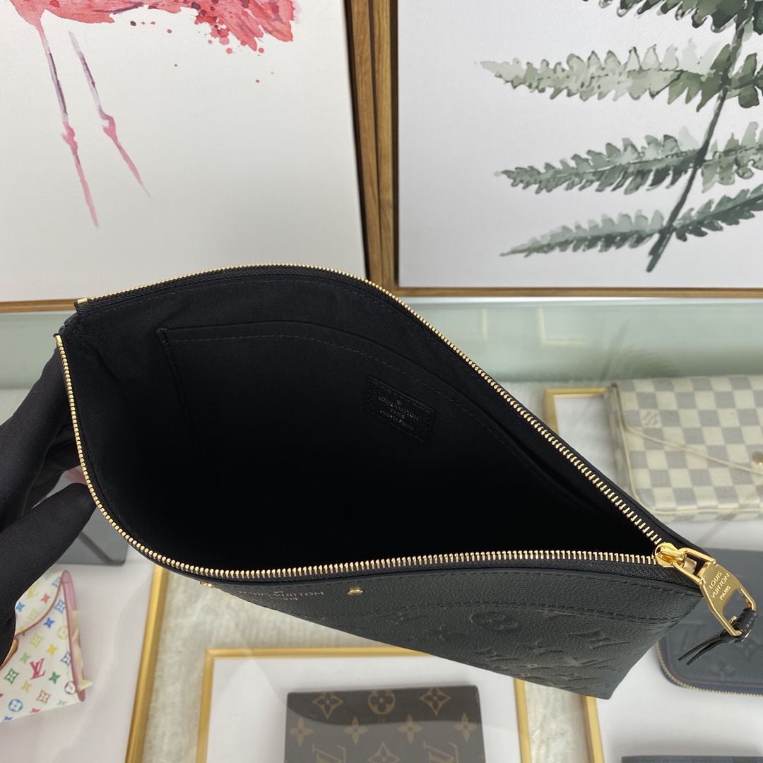 Louis Vuitton Daily Pouch  (29.5 x 21x 1cm)  M62937 - PerfectKickZ