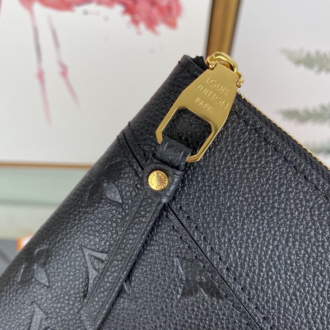Louis Vuitton Daily Pouch  (29.5 x 21x 1cm)  M62937 - PerfectKickZ