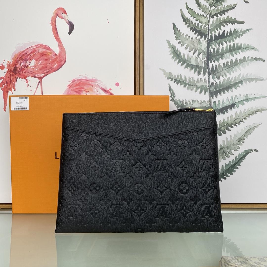 Louis Vuitton Daily Pouch  (29.5 x 21x 1cm)  M62937 - PerfectKickZ