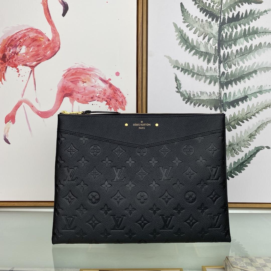Louis Vuitton Daily Pouch  (29.5 x 21x 1cm)  M62937 - PerfectKickZ