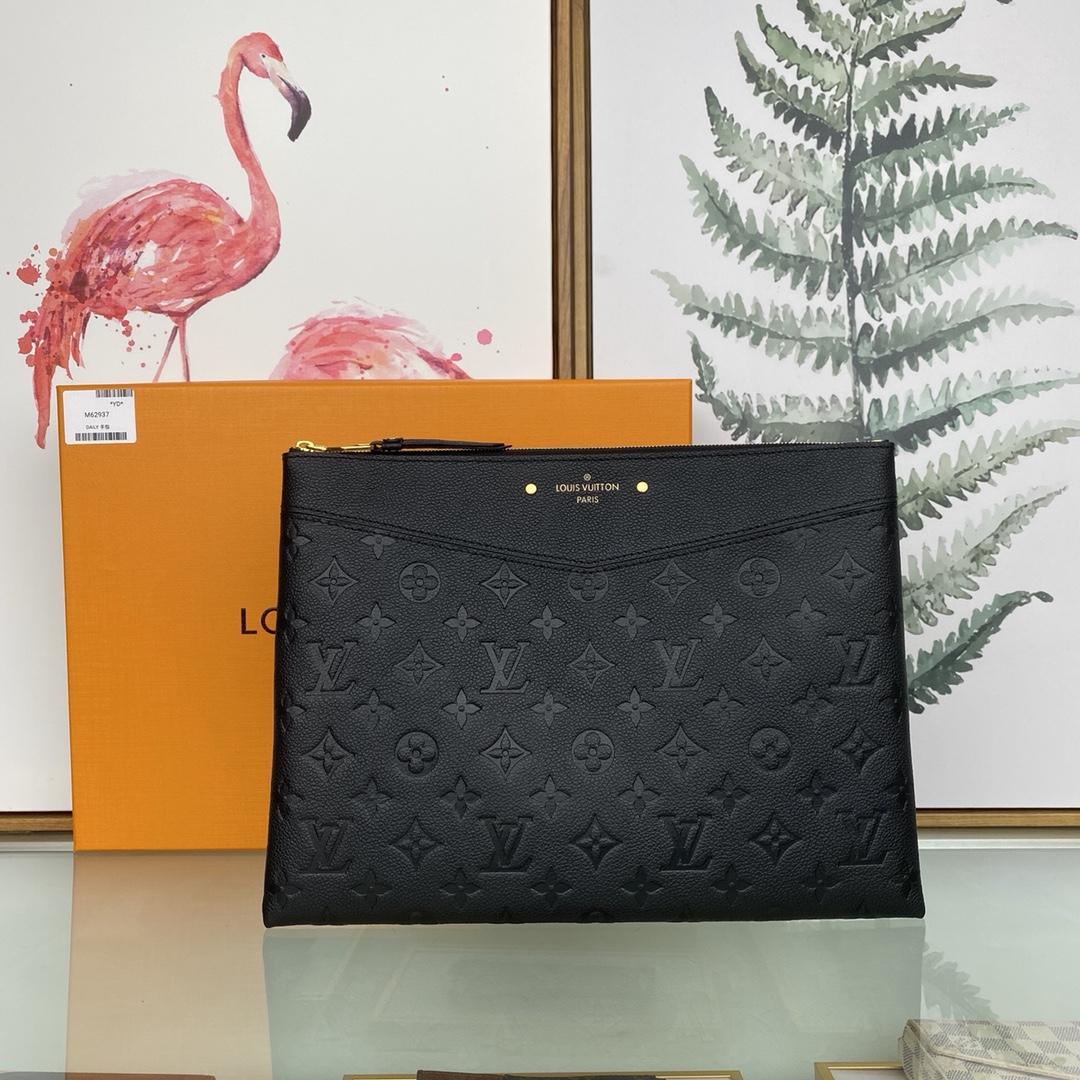 Louis Vuitton Daily Pouch  (29.5 x 21x 1cm)  M62937 - PerfectKickZ