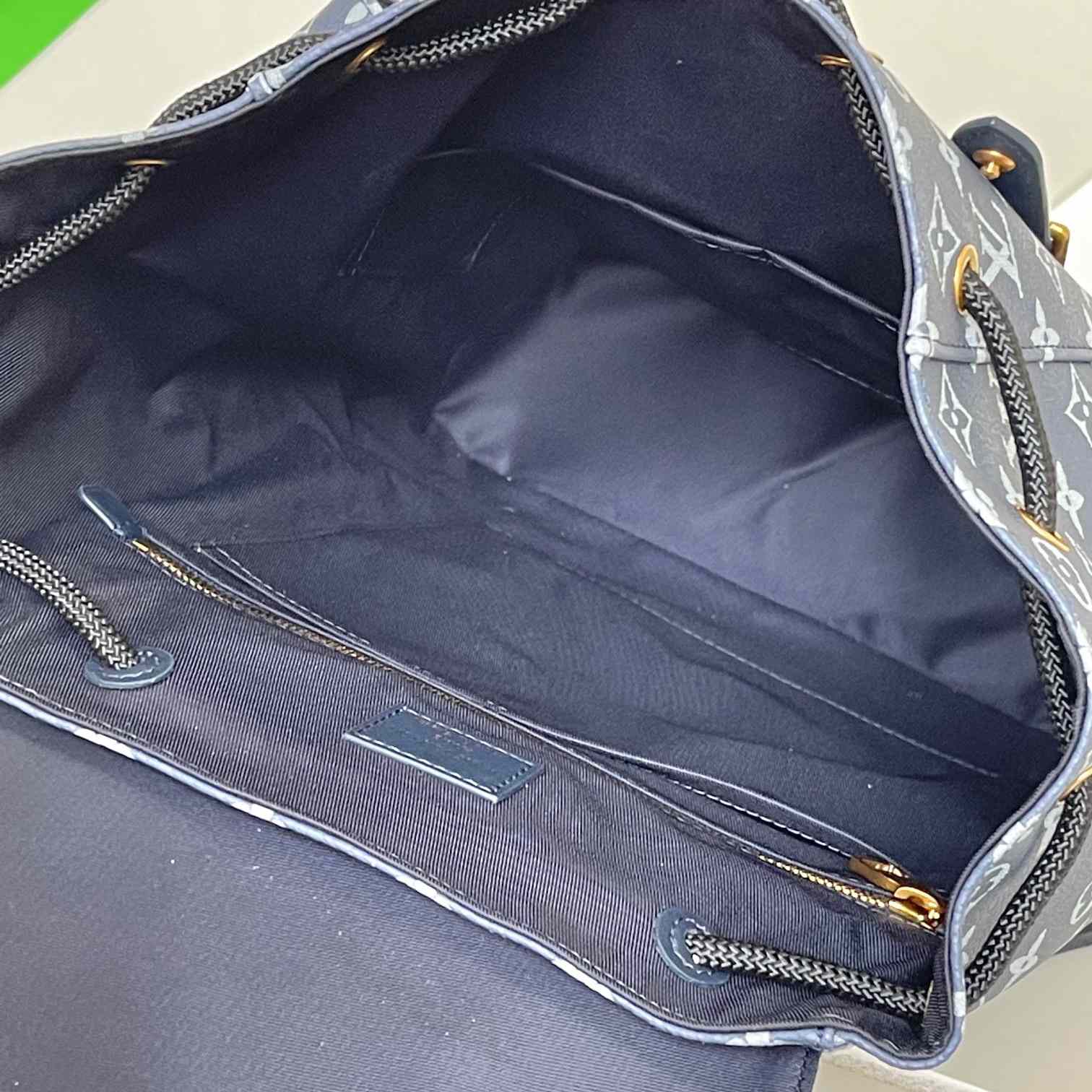 Louis Vuitton Christopher MM (38 x 44 x 21cm)   M46805 - PerfectKickZ