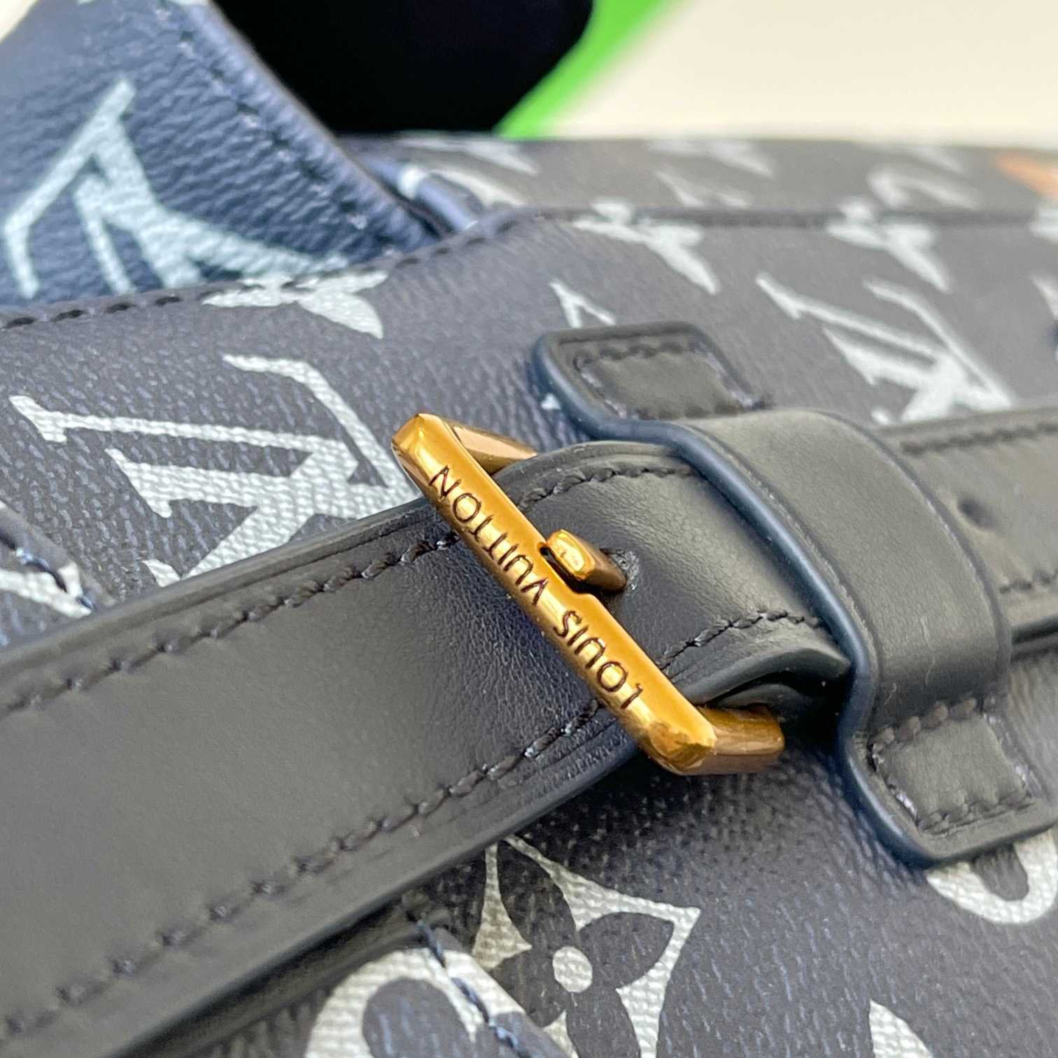 Louis Vuitton Christopher MM (38 x 44 x 21cm)   M46805 - PerfectKickZ