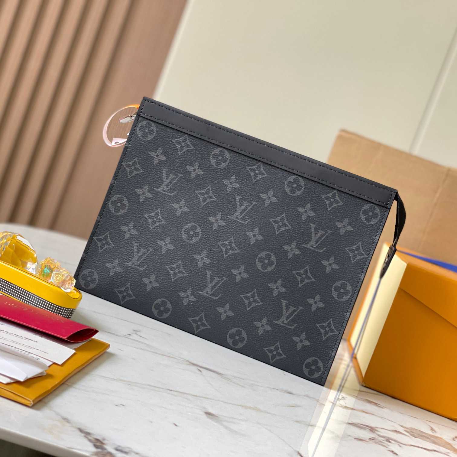 Louis Vuitton Pochette Voyage MM (26 x 20 x 5cm)   M61692 - PerfectKickZ