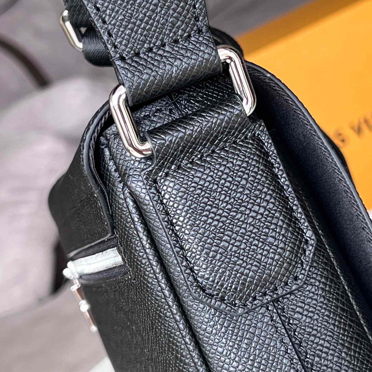 Louis Vuitton District PM (26 x 20 x 7cm)   M30850 - PerfectKickZ