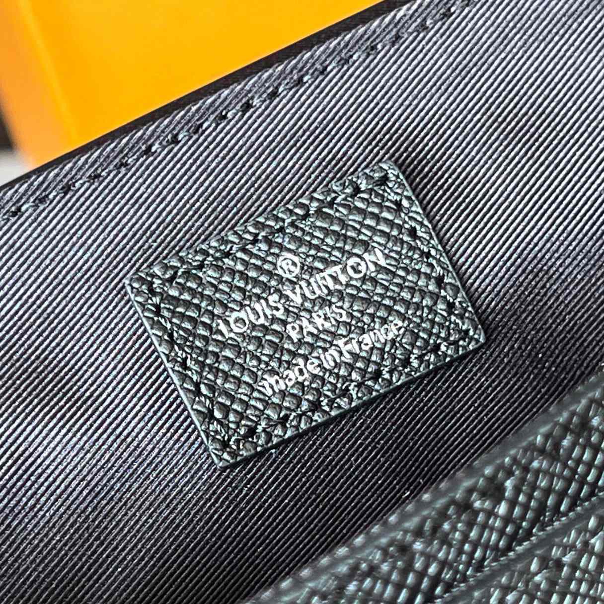 Louis Vuitton District PM (26 x 20 x 7cm)   M30850 - PerfectKickZ
