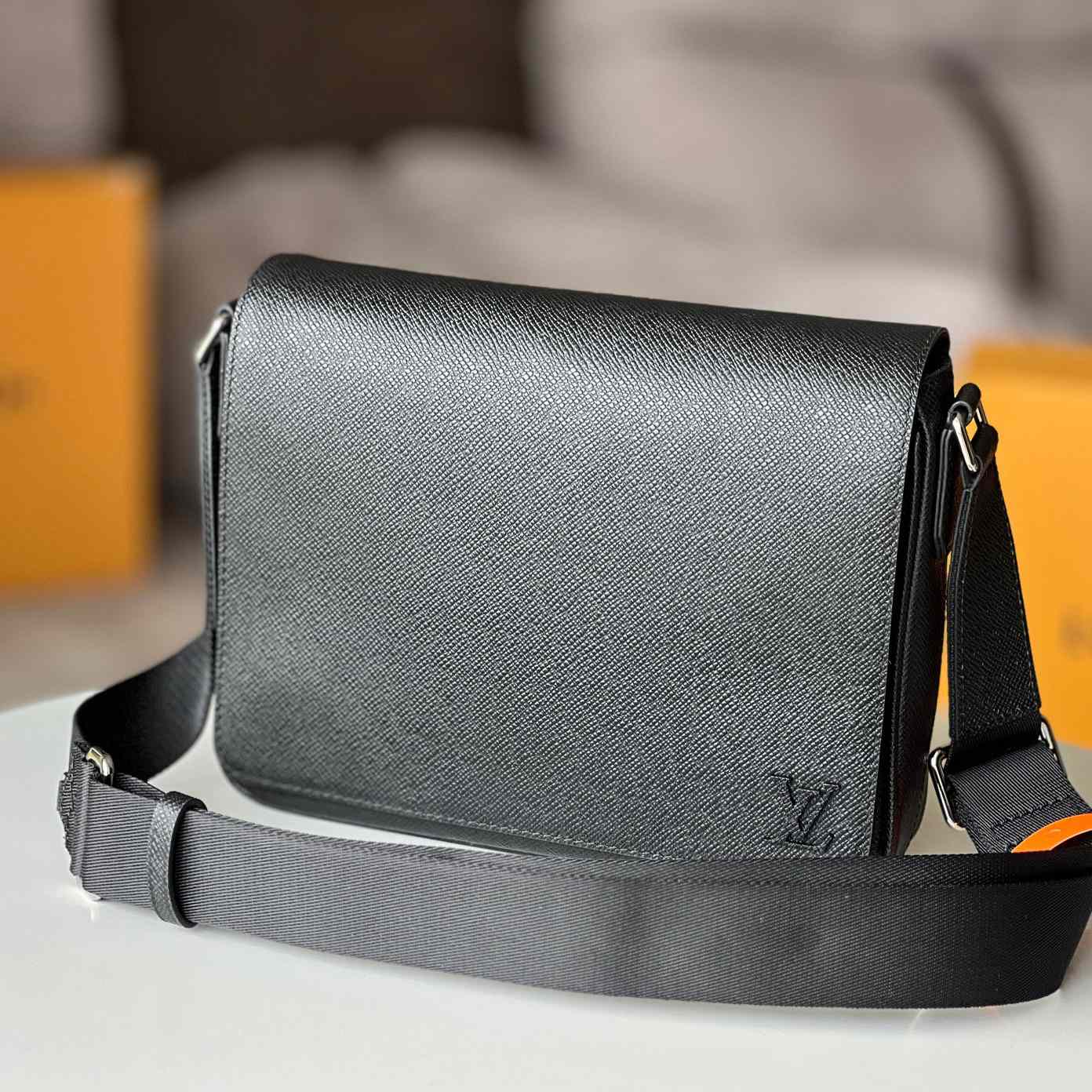Louis Vuitton District PM (26 x 20 x 7cm)   M30850 - PerfectKickZ