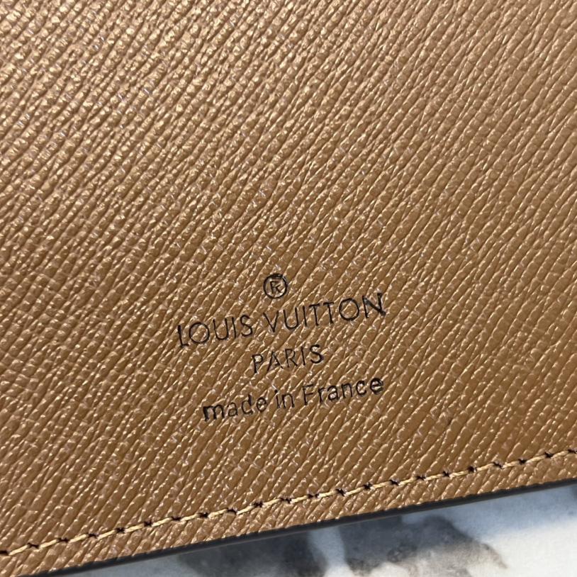 Louis Vuitton Medium Ring Agenda Cover (19x 14 cm) - PerfectKickZ