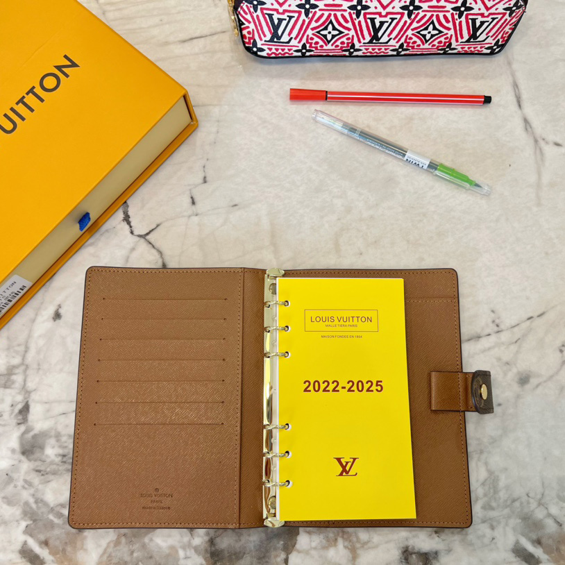 Louis Vuitton Medium Ring Agenda Cover (19x 14 cm) - PerfectKickZ