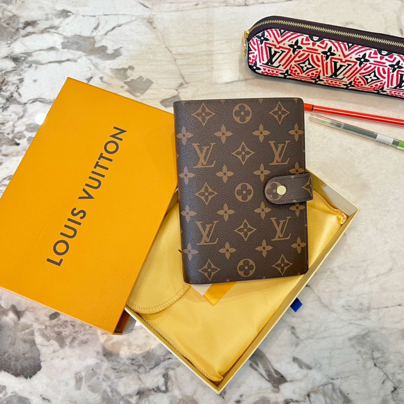 Louis Vuitton Medium Ring Agenda Cover (19x 14 cm) - PerfectKickZ